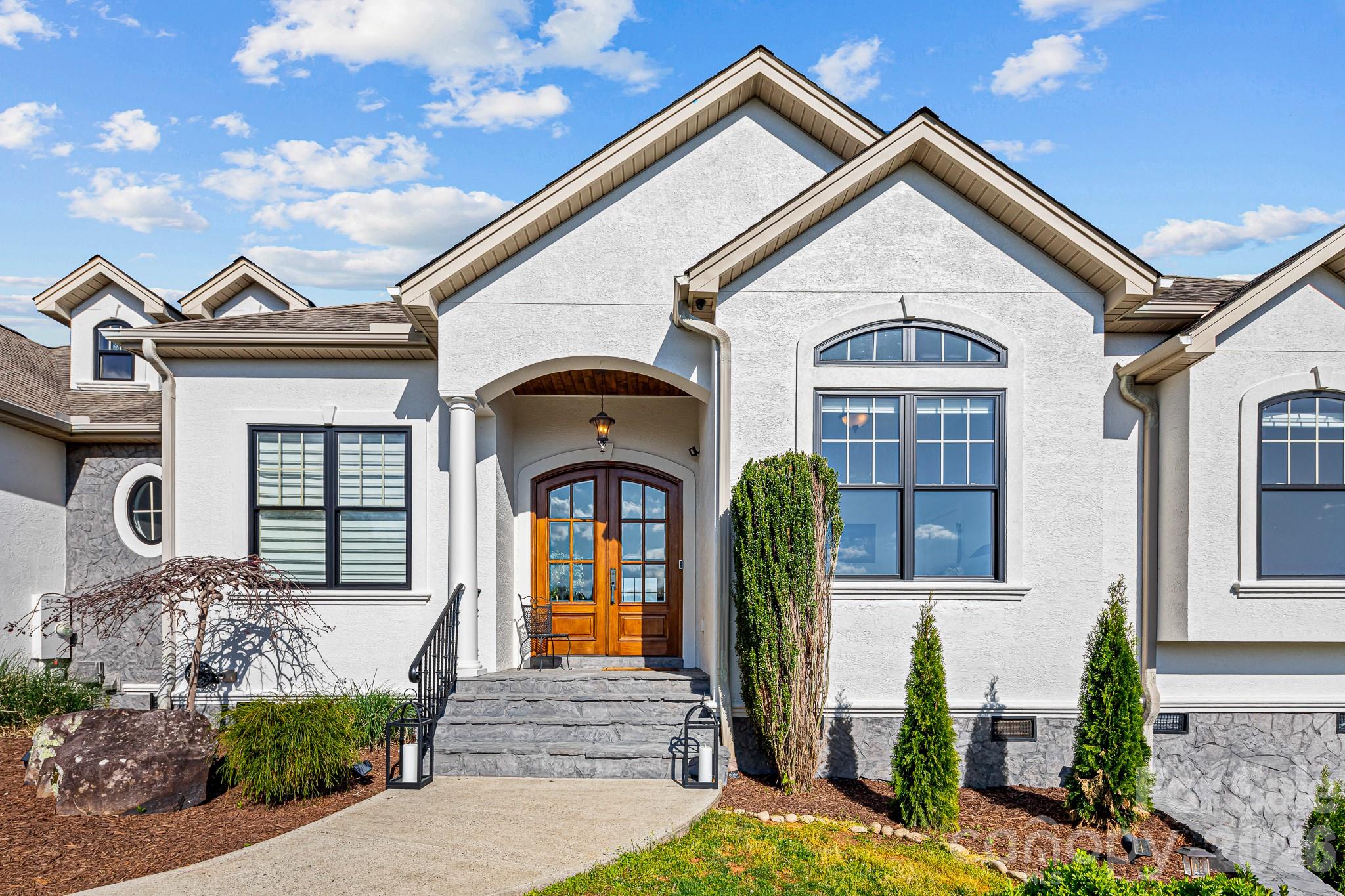 54 Mountain Shadows Drive — Leicester