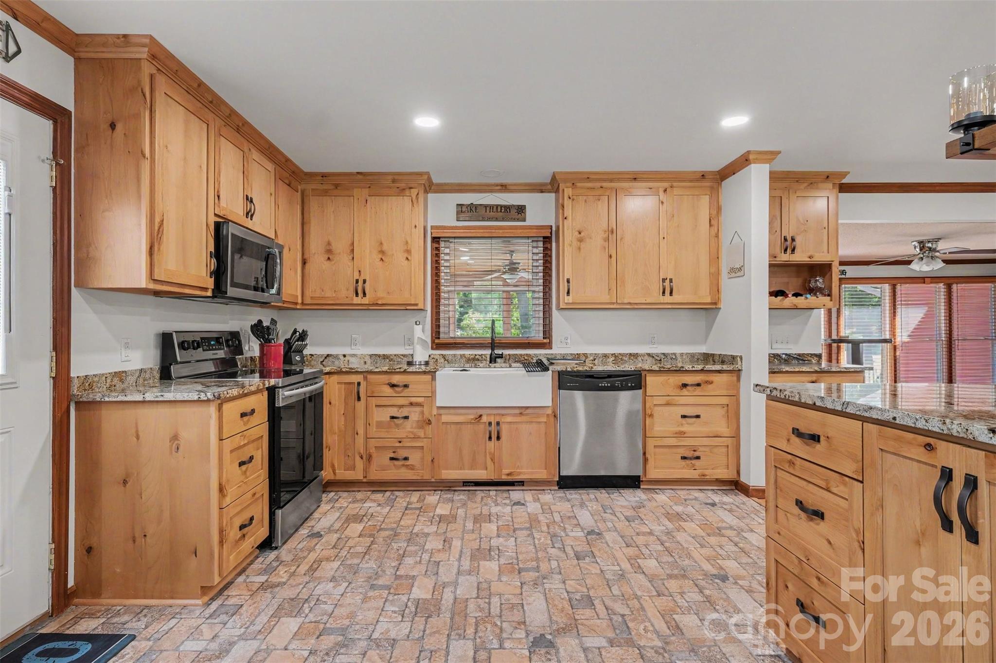 551 Harbor Road — Norwood