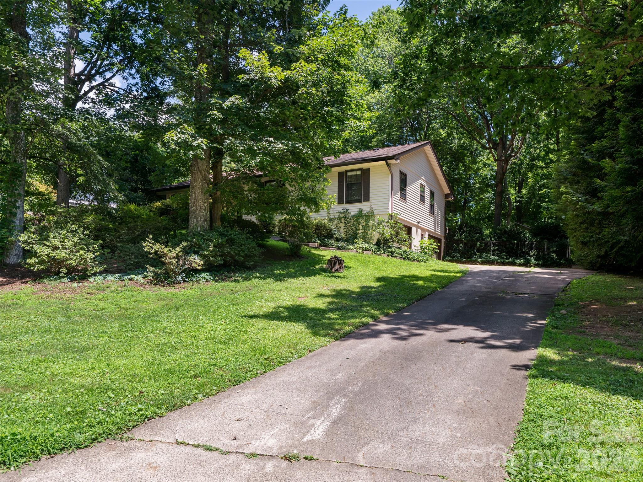 14 Forest Ridge Drive — Arden