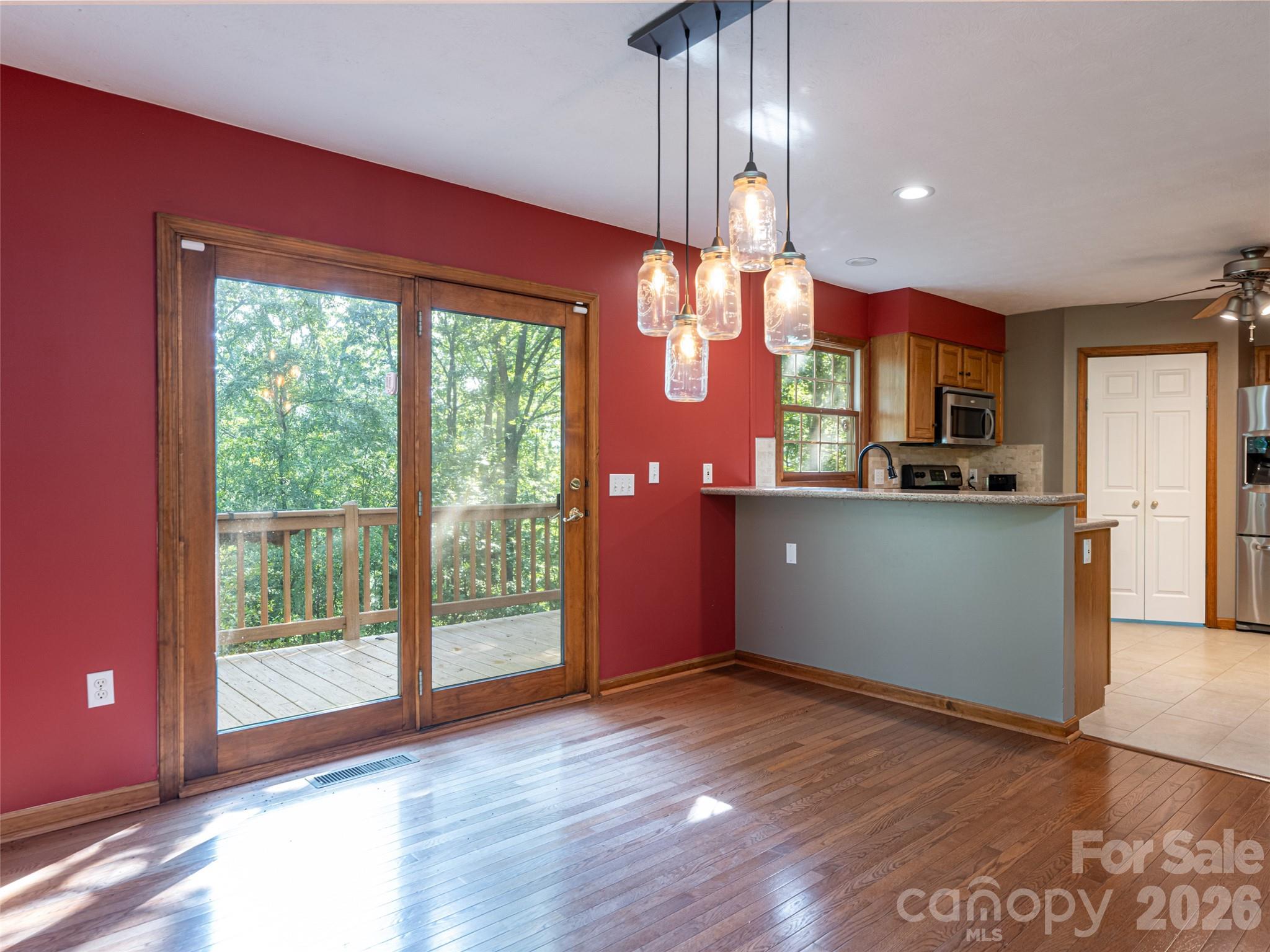 12 Howling Waite Ridge — Candler