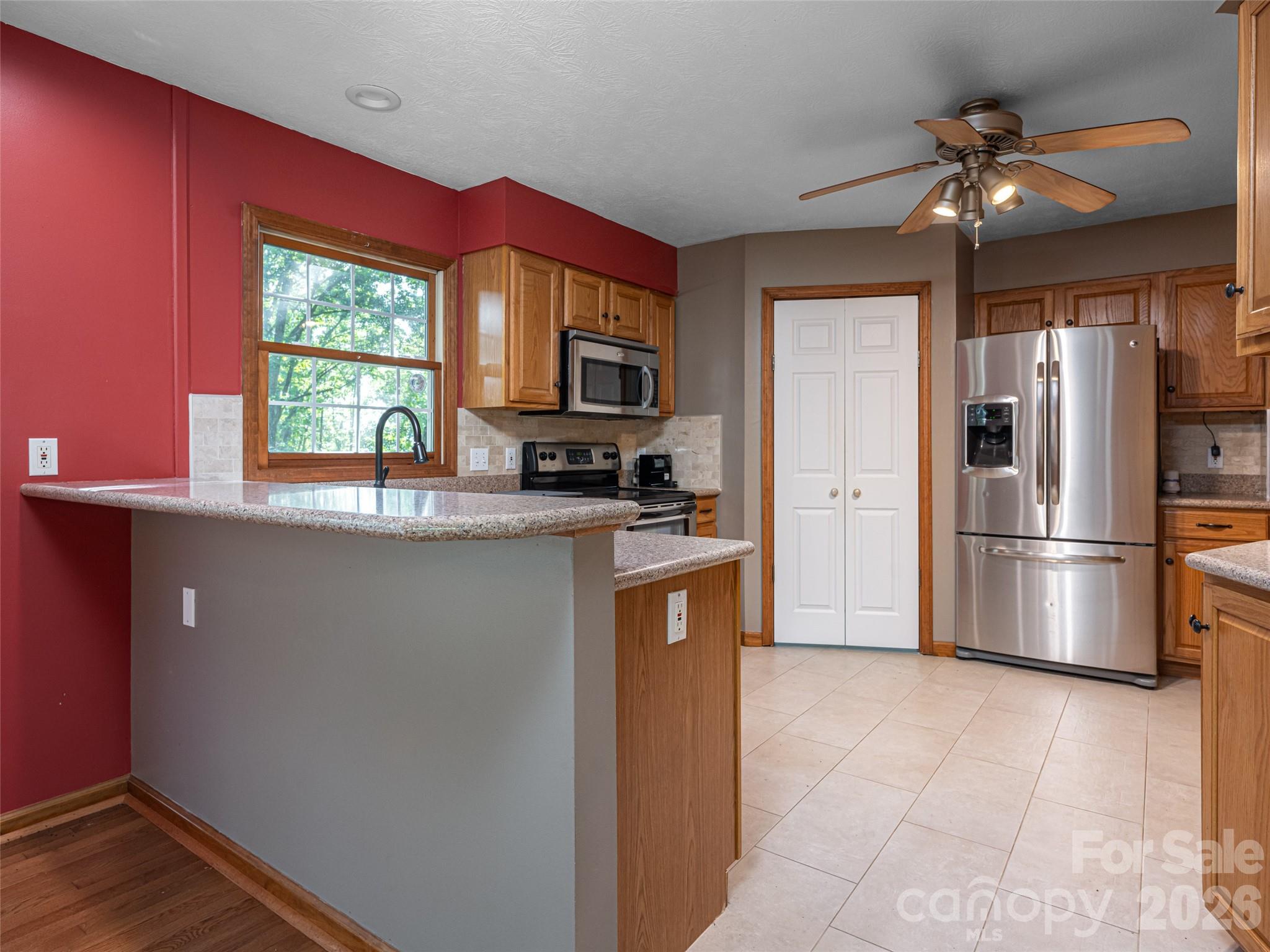 12 Howling Waite Ridge — Candler