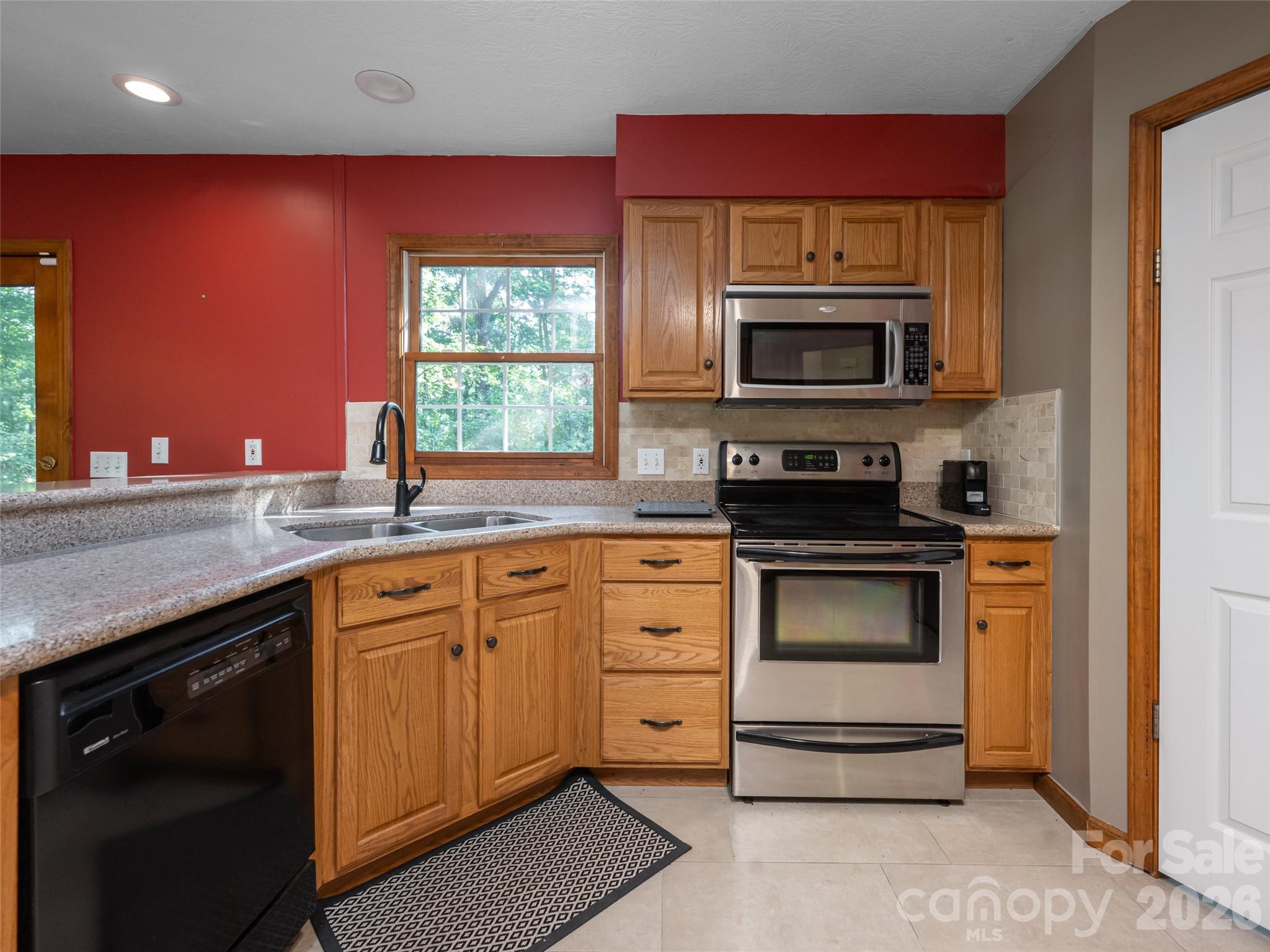 12 Howling Waite Ridge — Candler