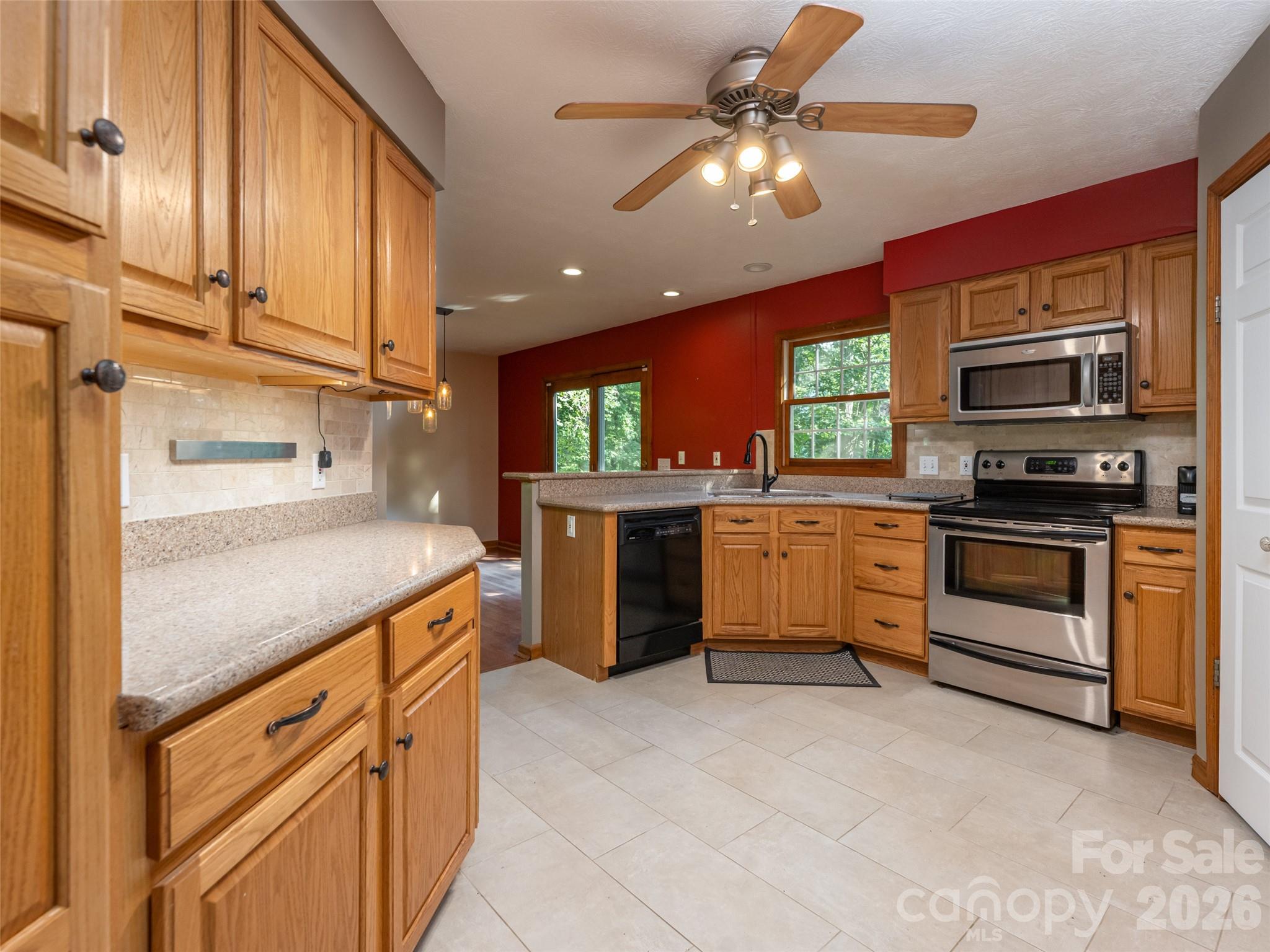 12 Howling Waite Ridge — Candler