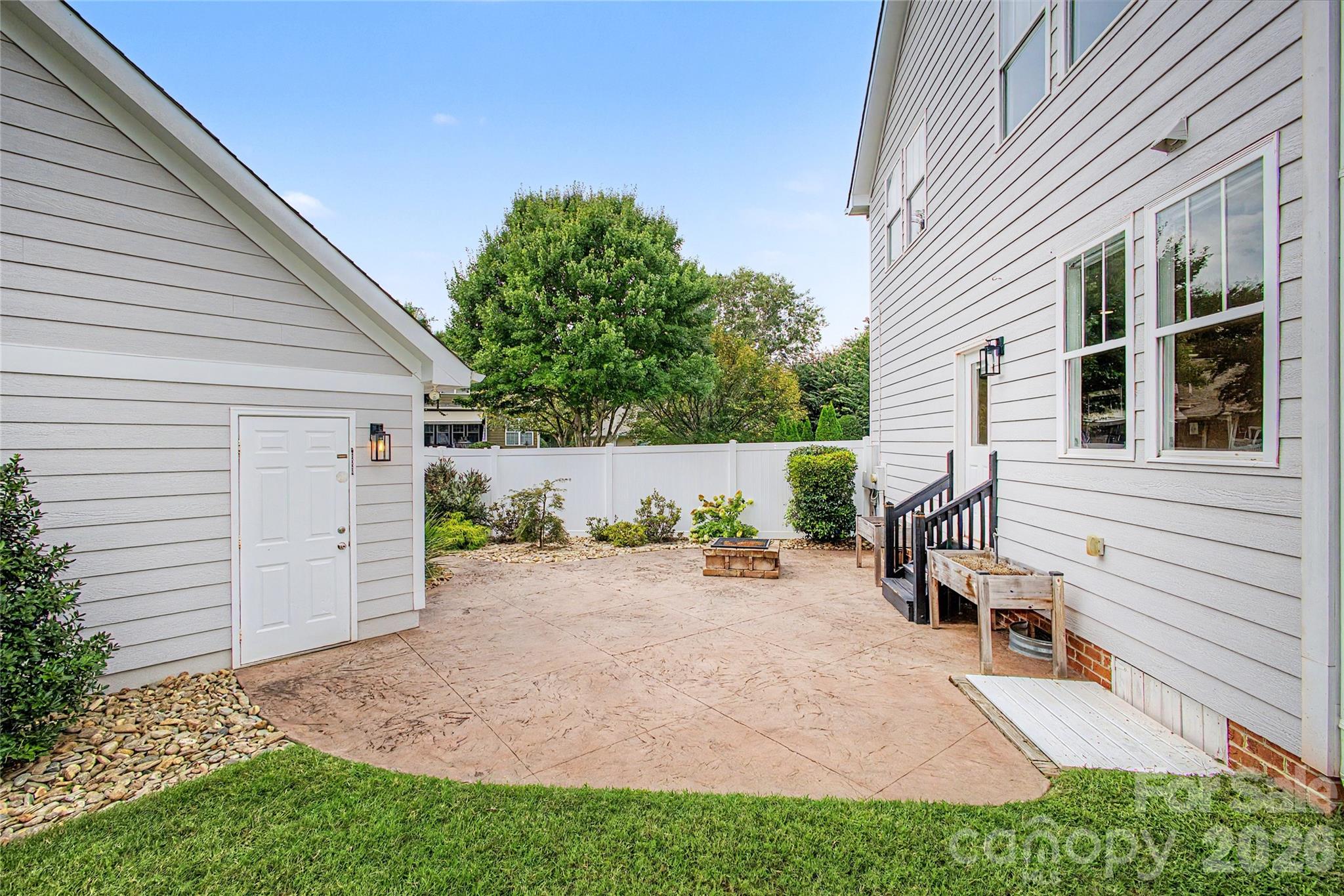10020 Vanguard Parkway — Huntersville