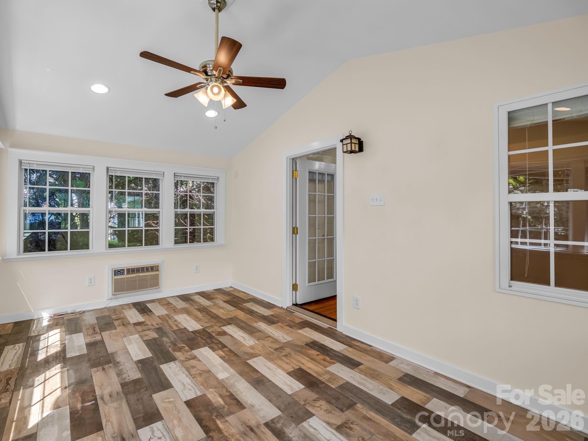 160 E Howard Street — Tryon