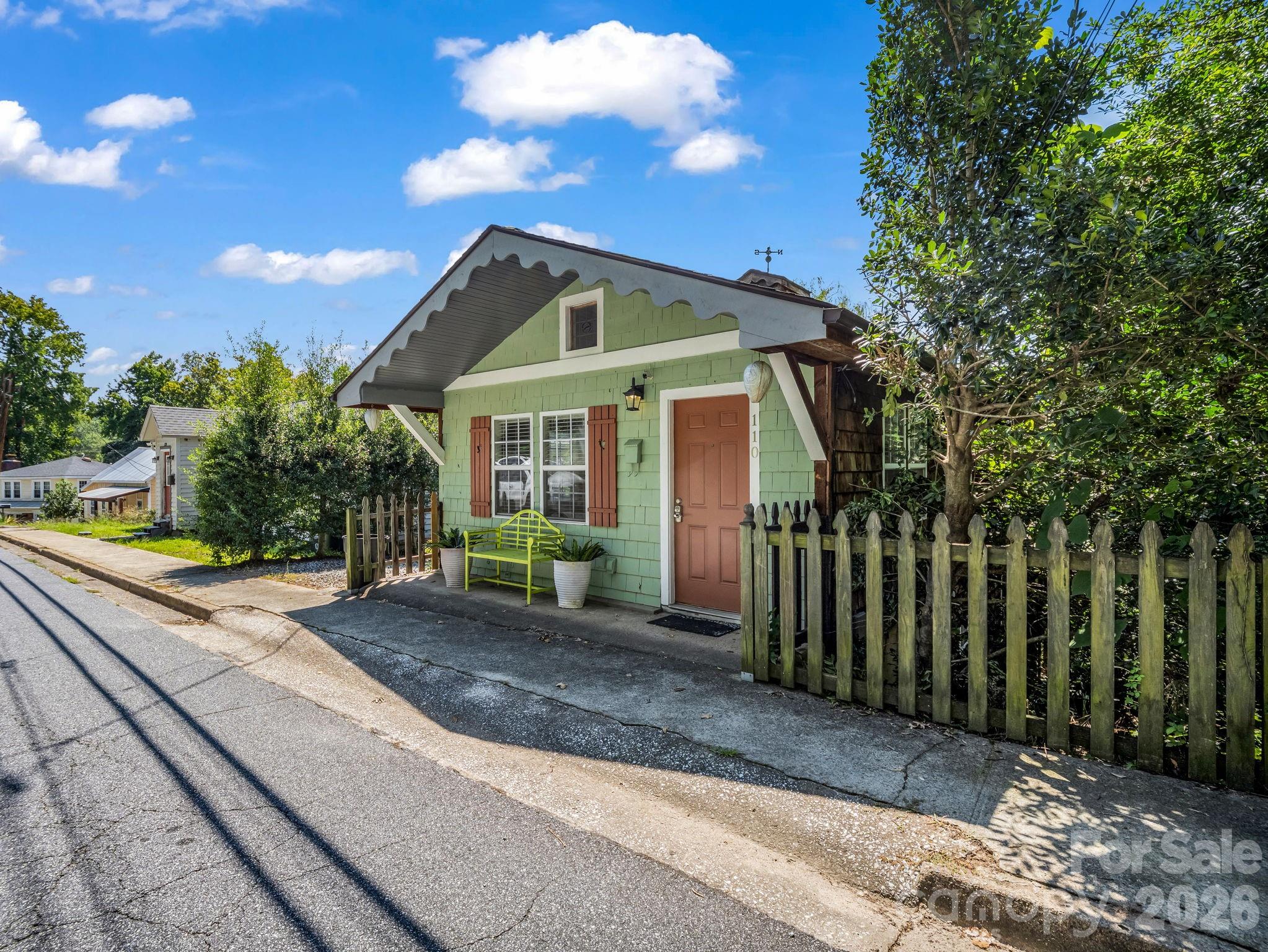 160 E Howard Street — Tryon