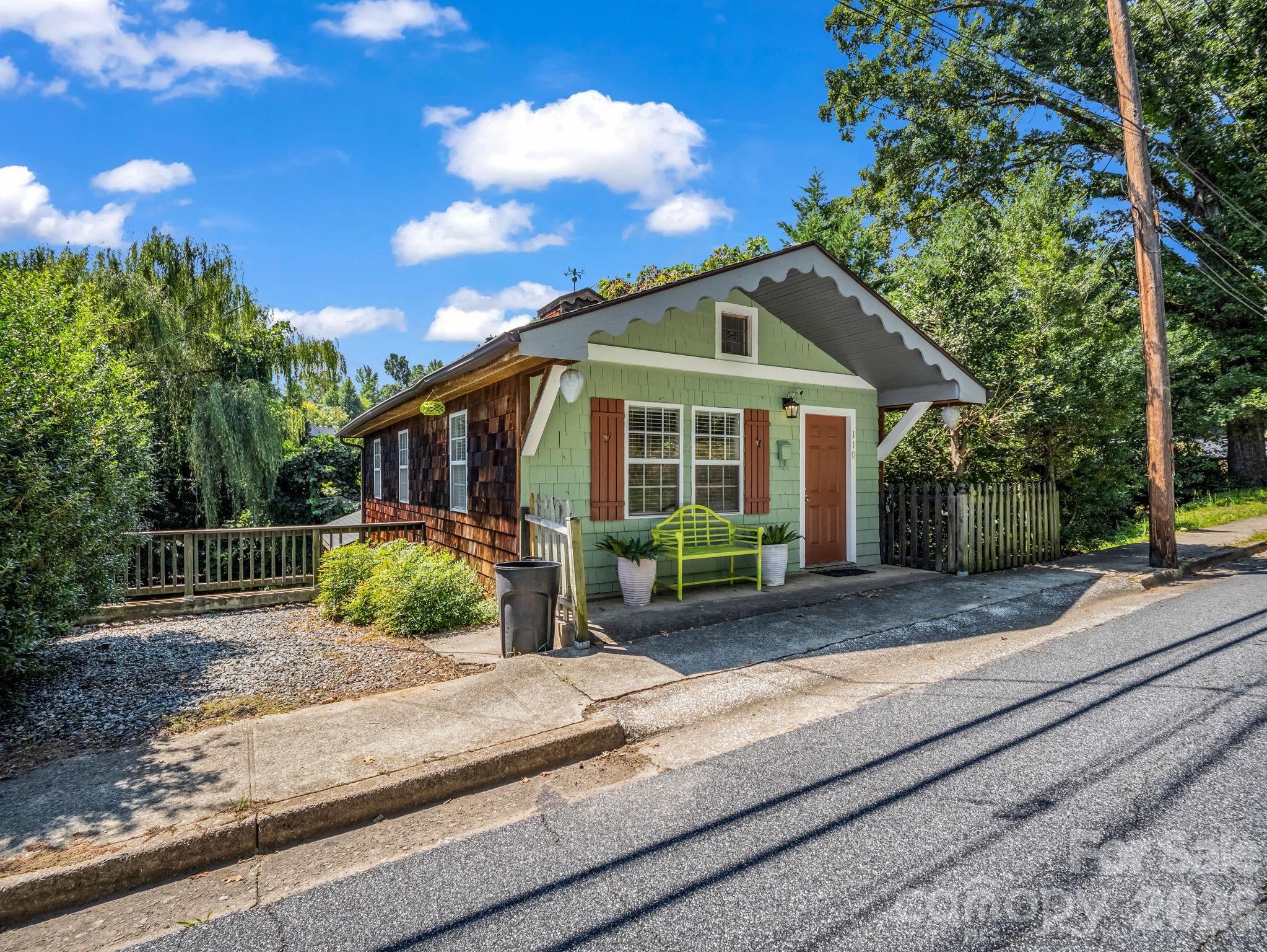 160 E Howard Street — Tryon