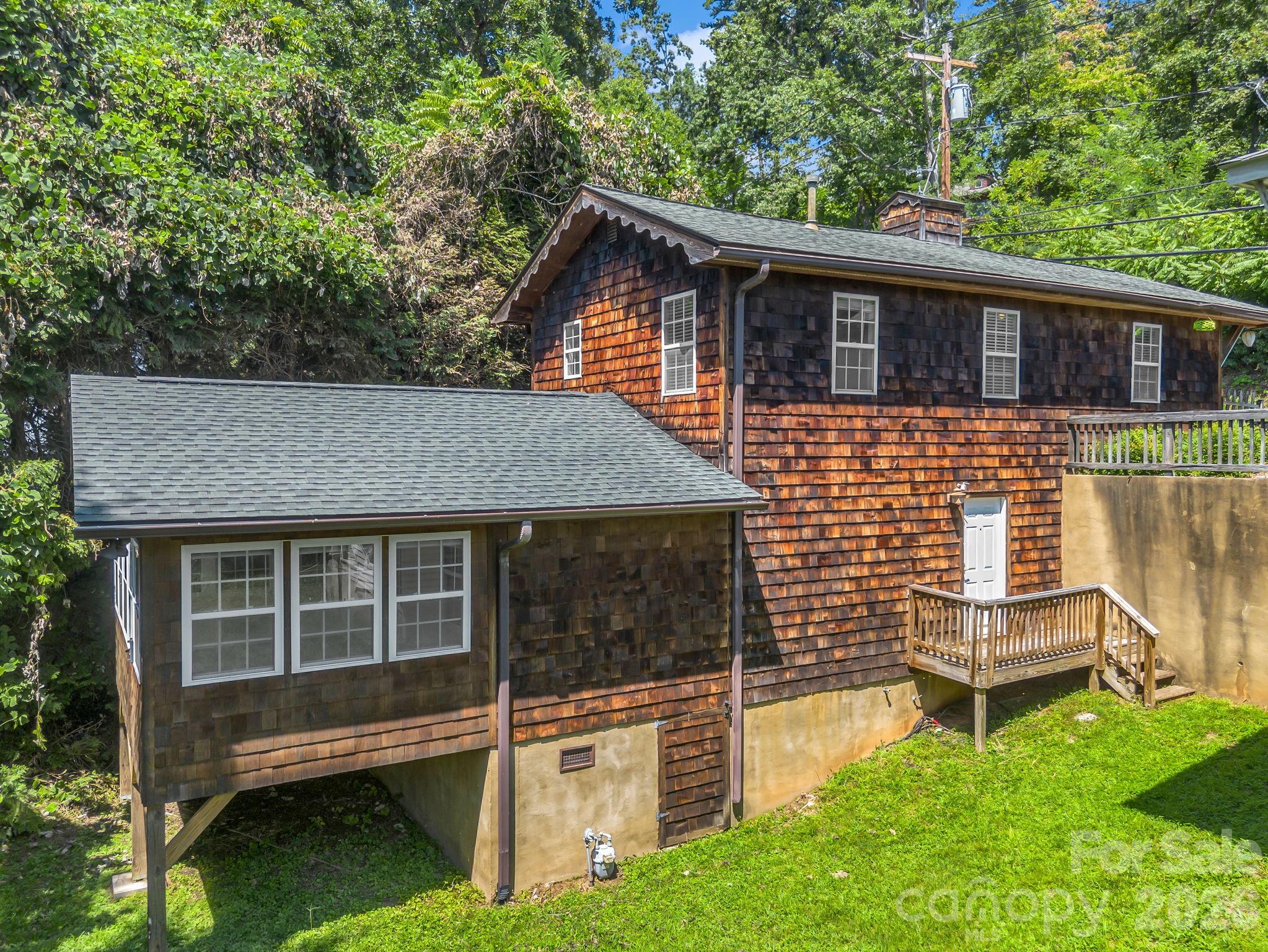 160 E Howard Street — Tryon