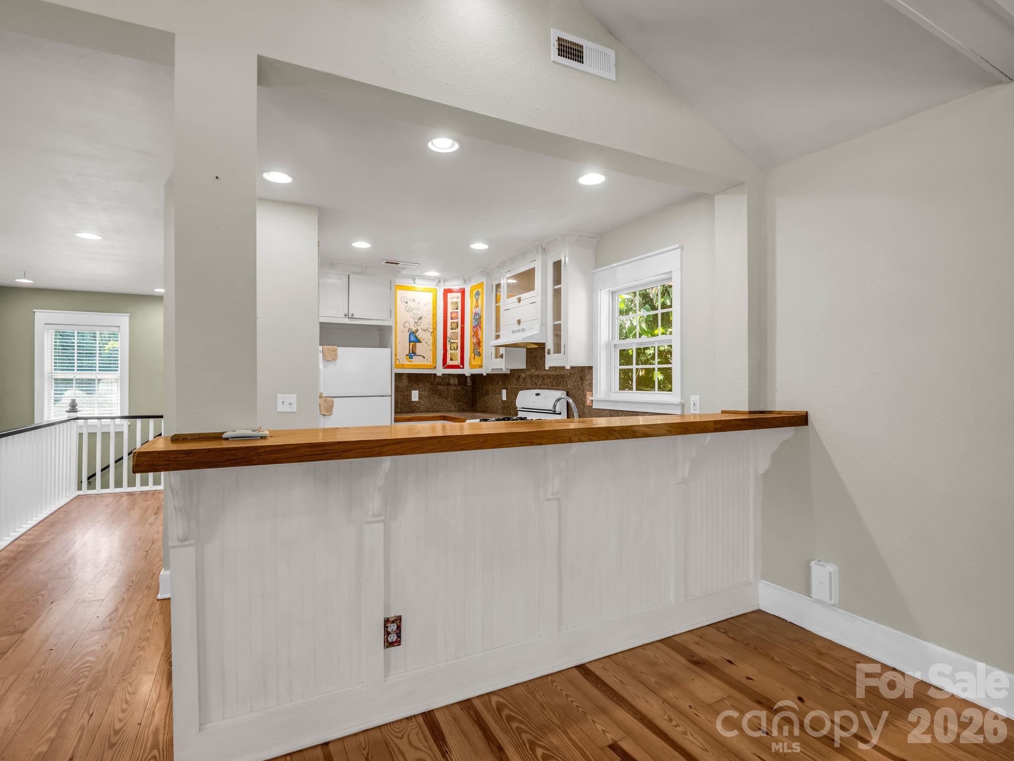 160 E Howard Street — Tryon