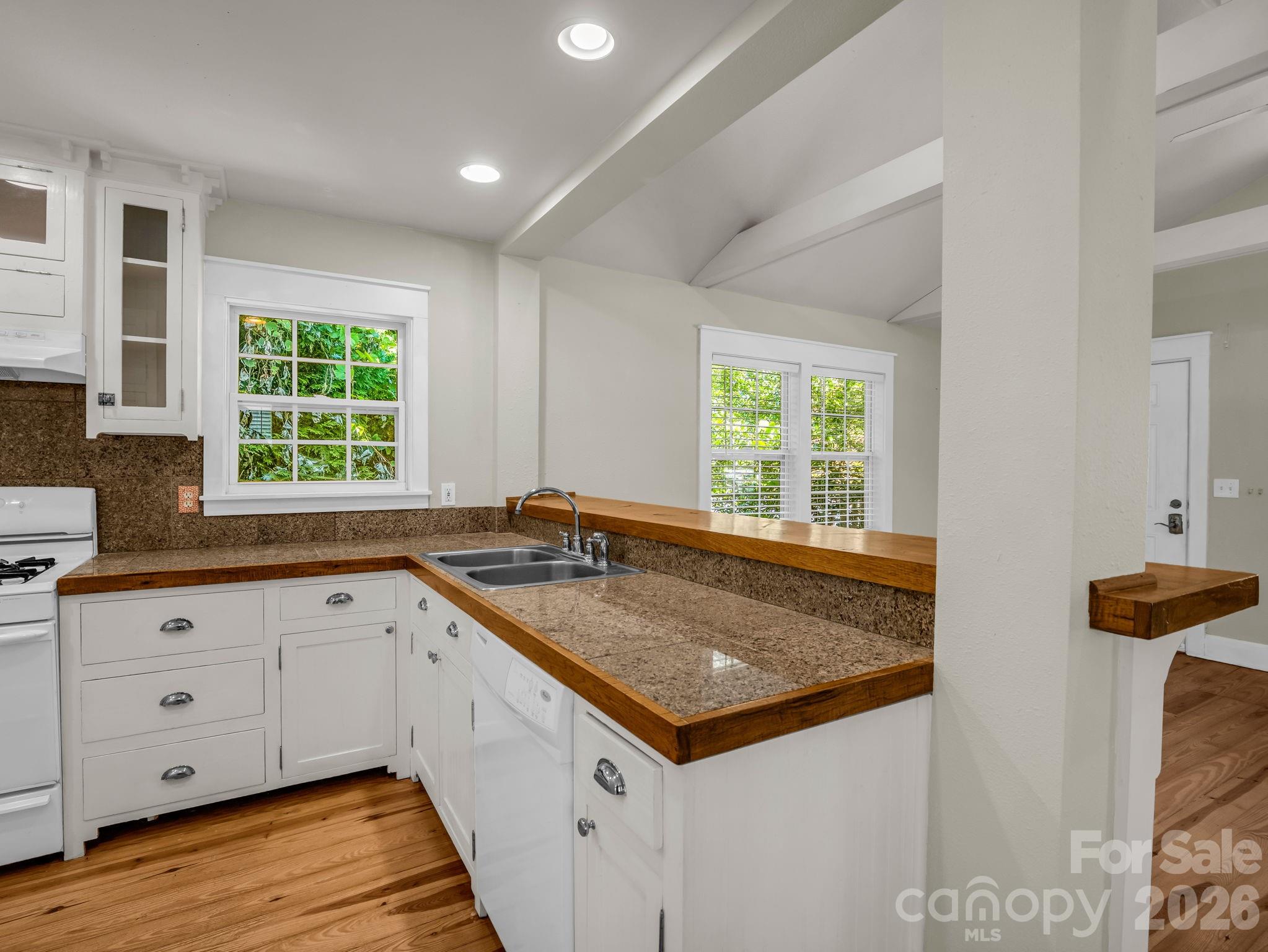 160 E Howard Street — Tryon