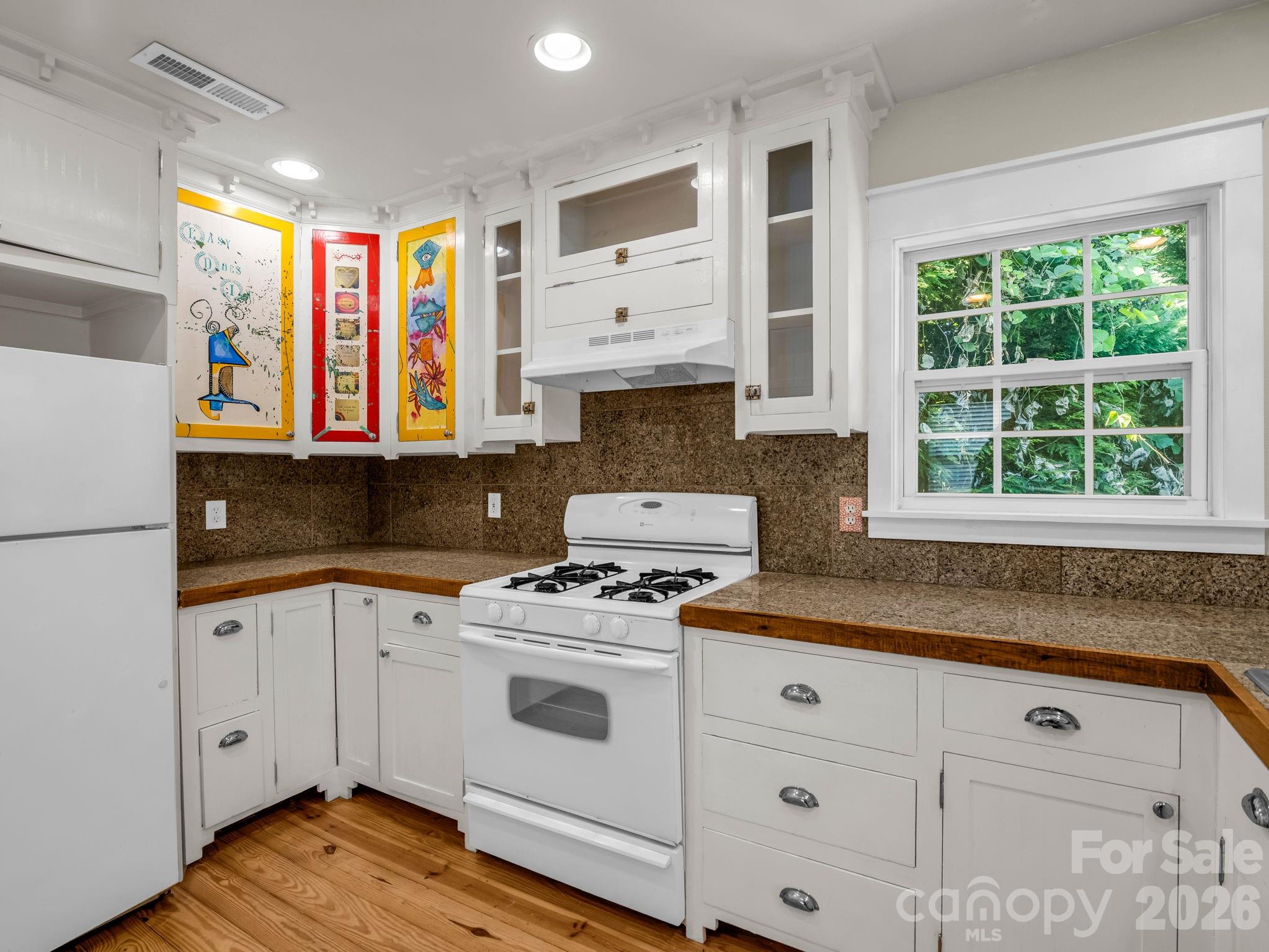 160 E Howard Street — Tryon