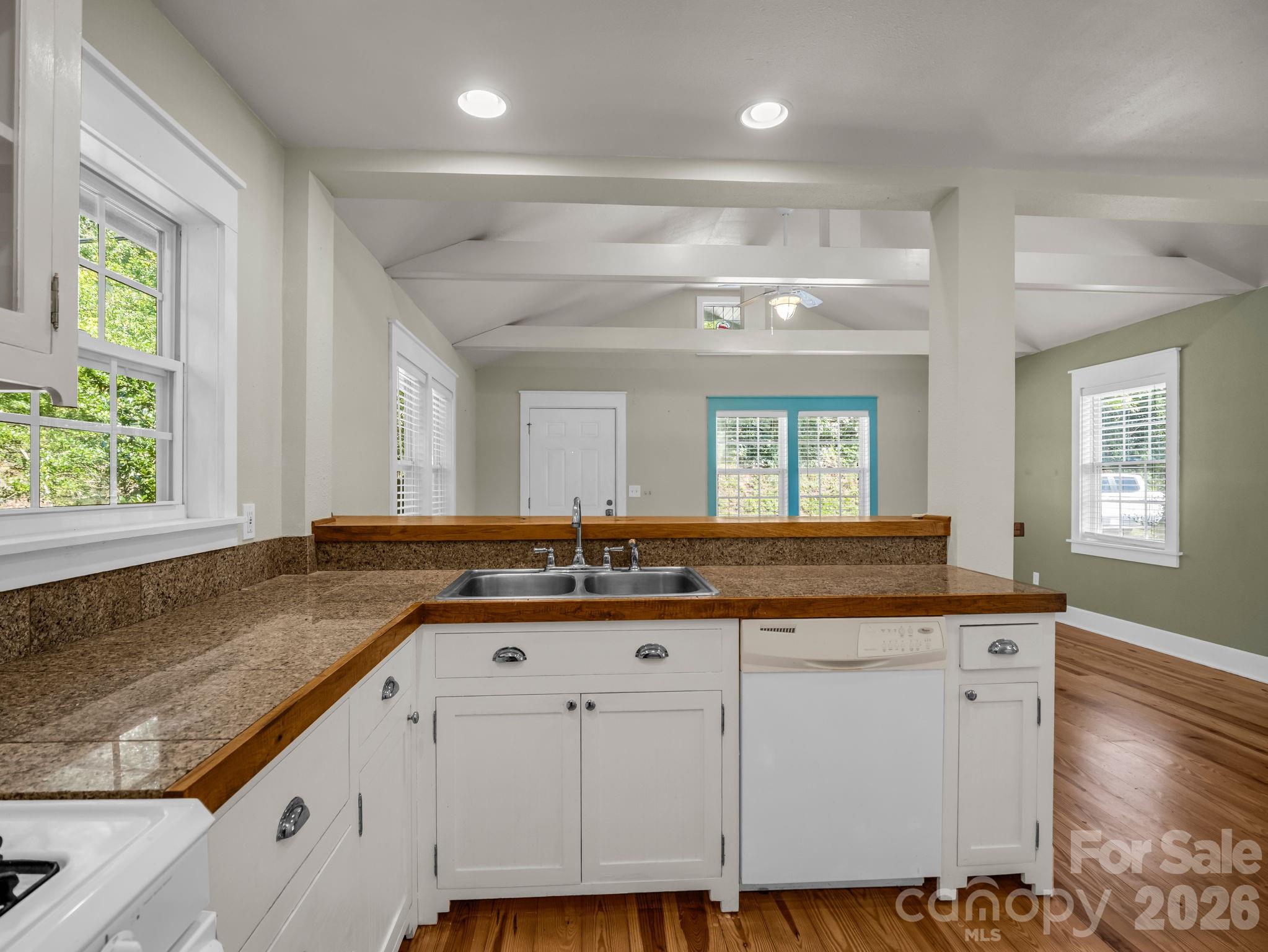 160 E Howard Street — Tryon