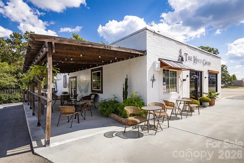 1837 Millstream Drive — China Grove