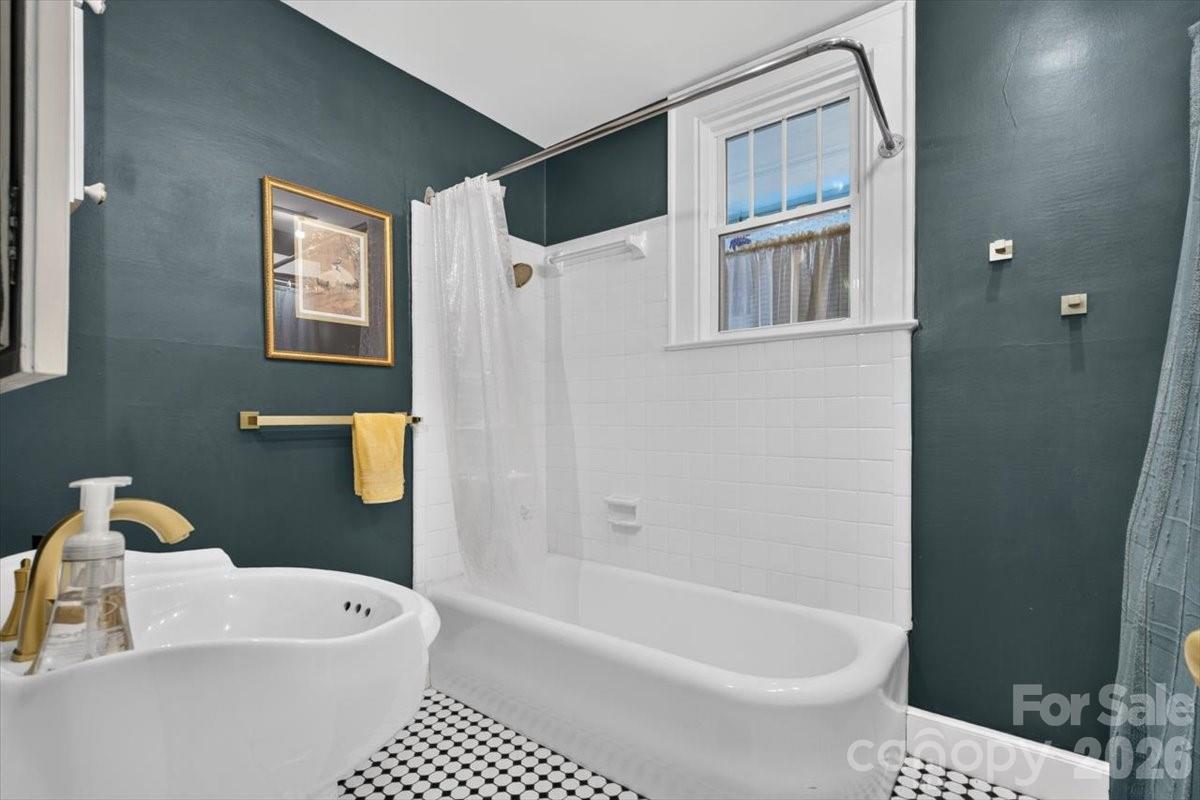 1035 S Belvedere Avenue — Gastonia