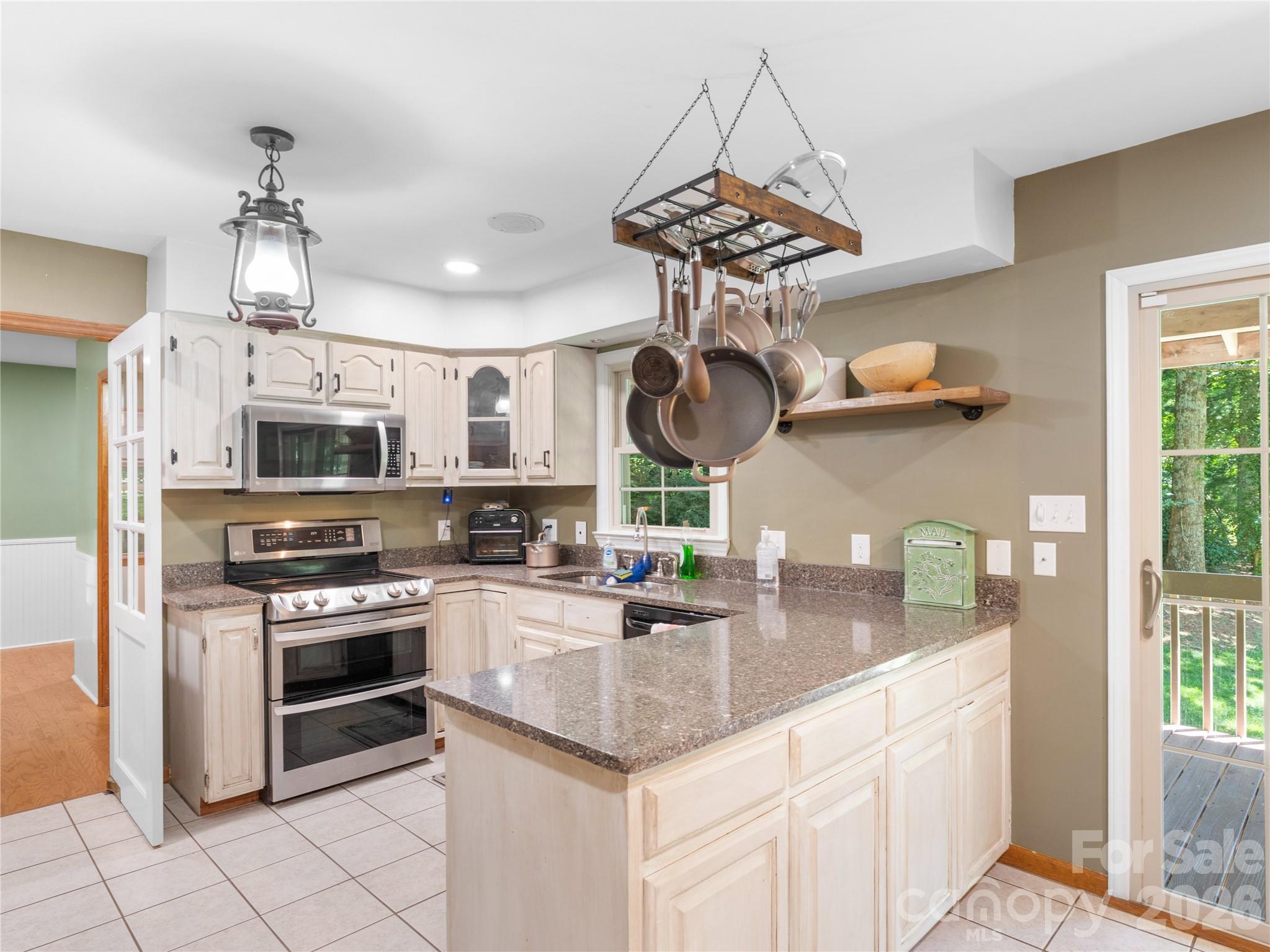 121 Churchill Downs Drive — Fairview