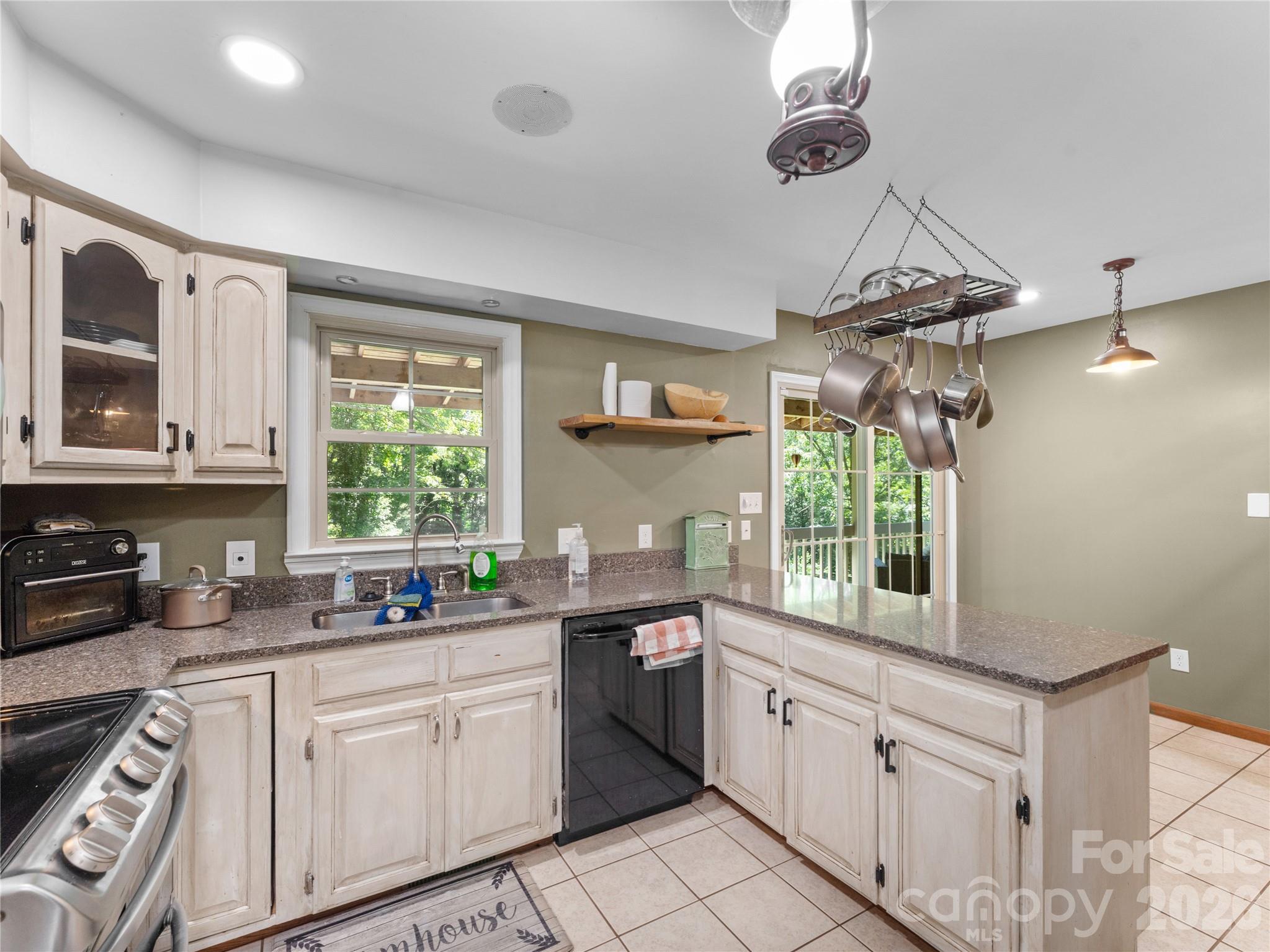 121 Churchill Downs Drive — Fairview