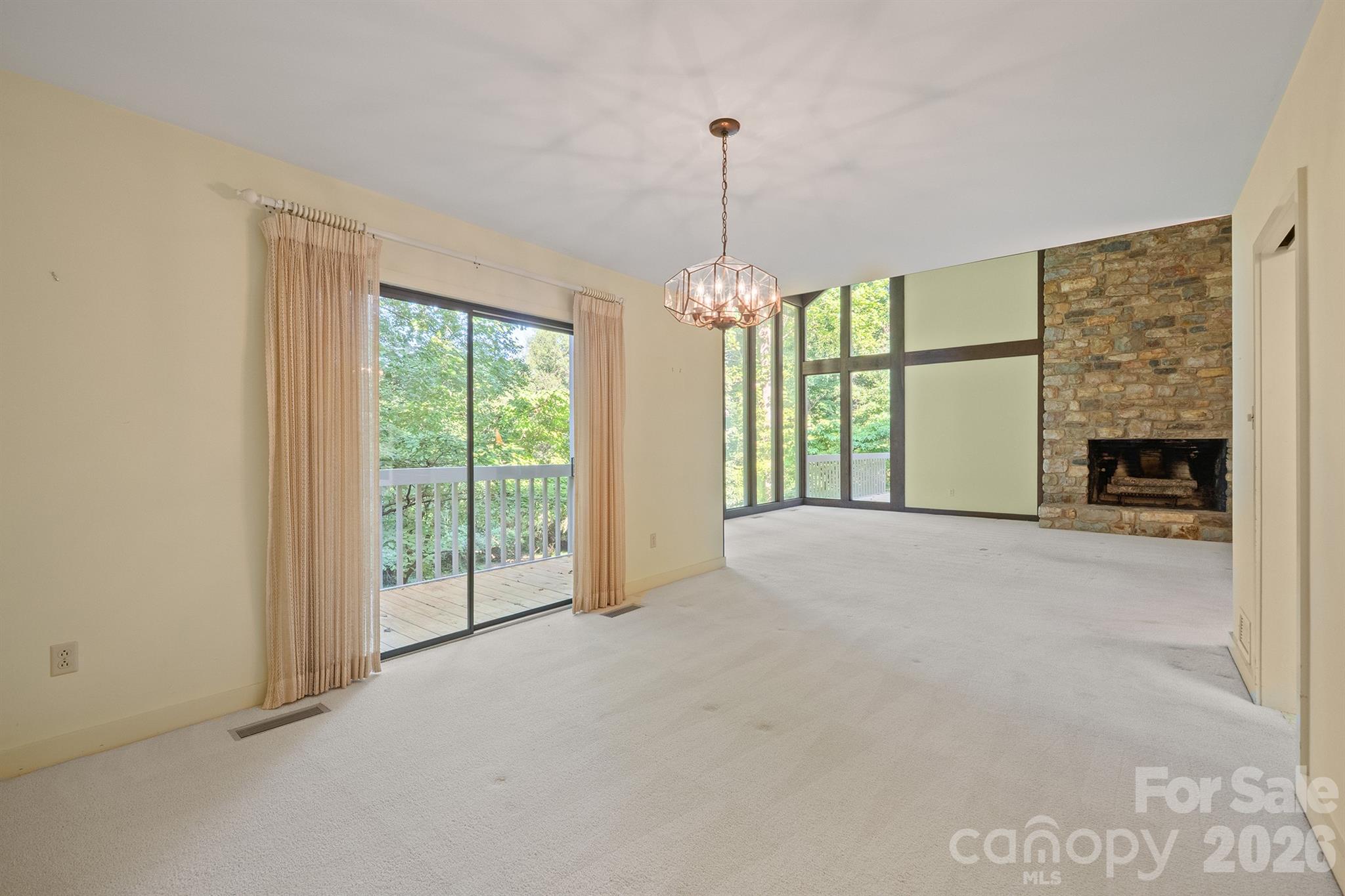 955 19th Avenue NW — Hickory