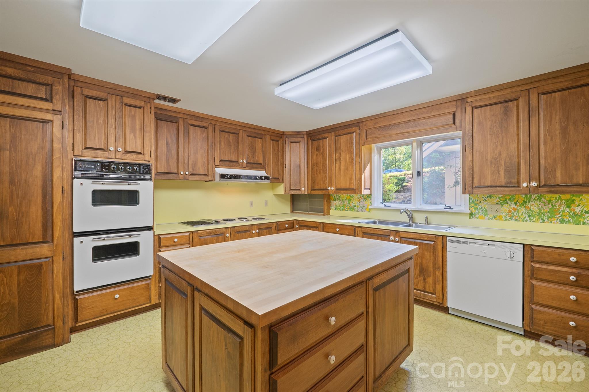 955 19th Avenue NW — Hickory