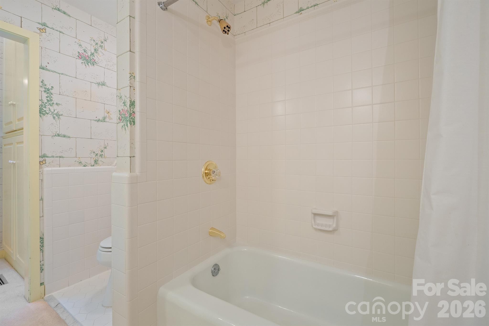 955 19th Avenue NW — Hickory