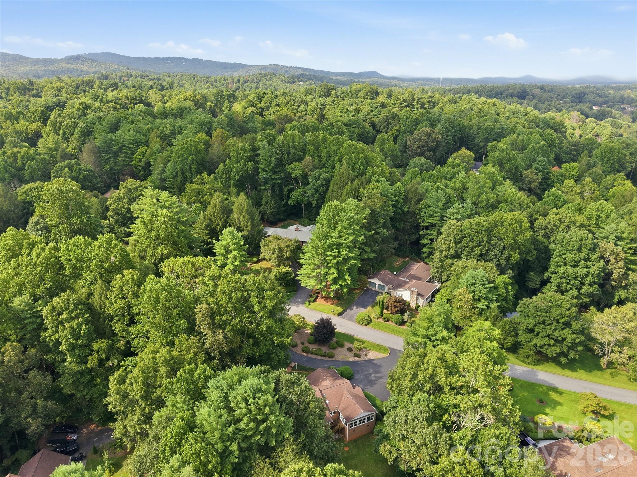 12 Legendary Road — Hendersonville