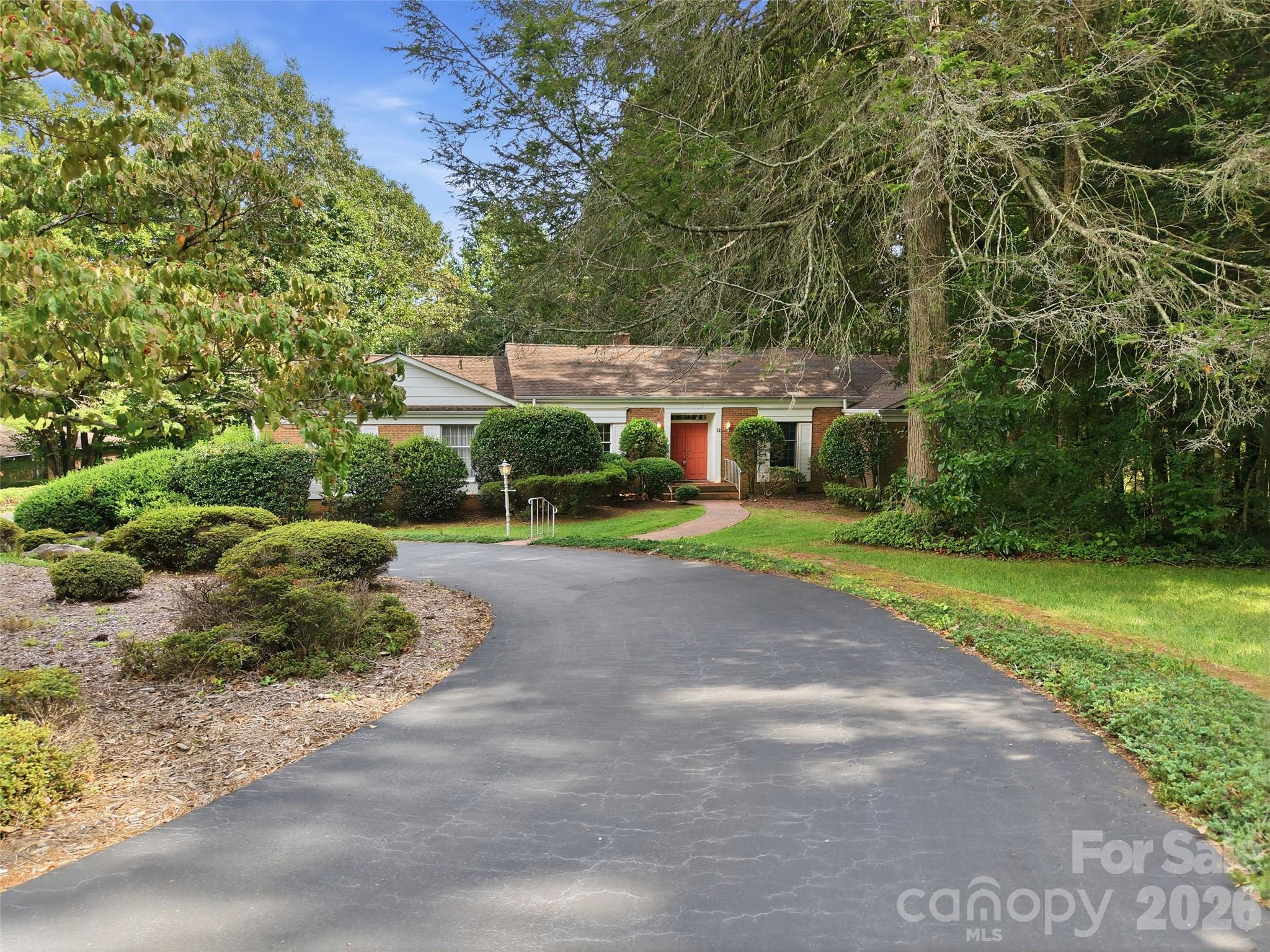 12 Legendary Road — Hendersonville