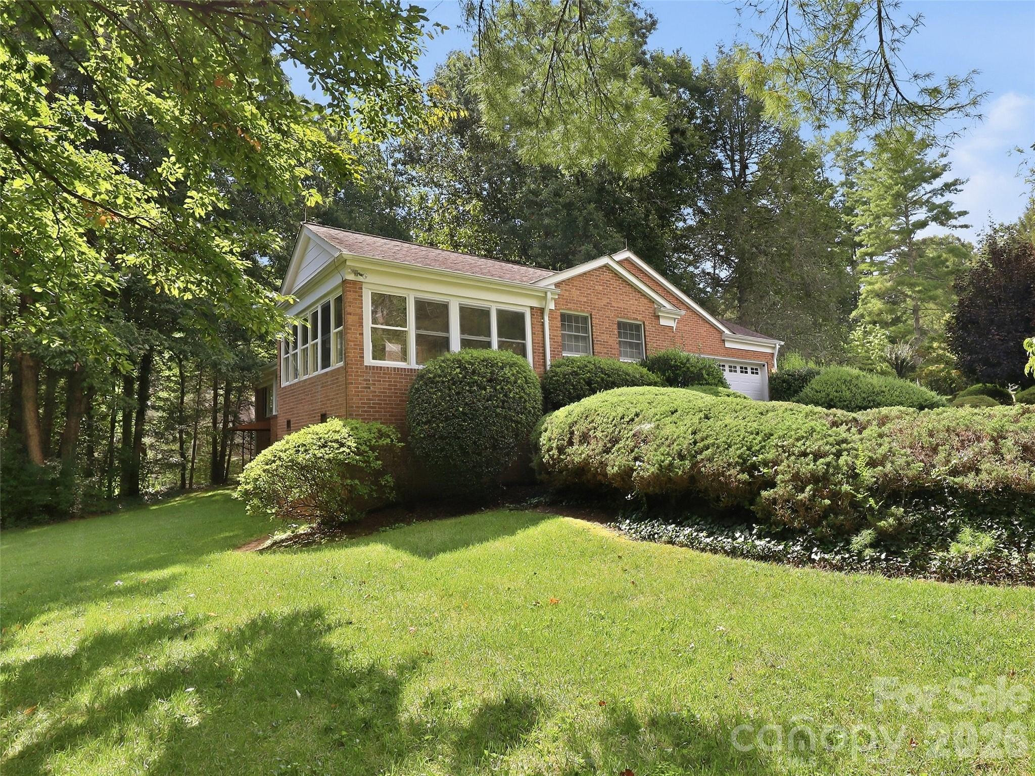 12 Legendary Road — Hendersonville