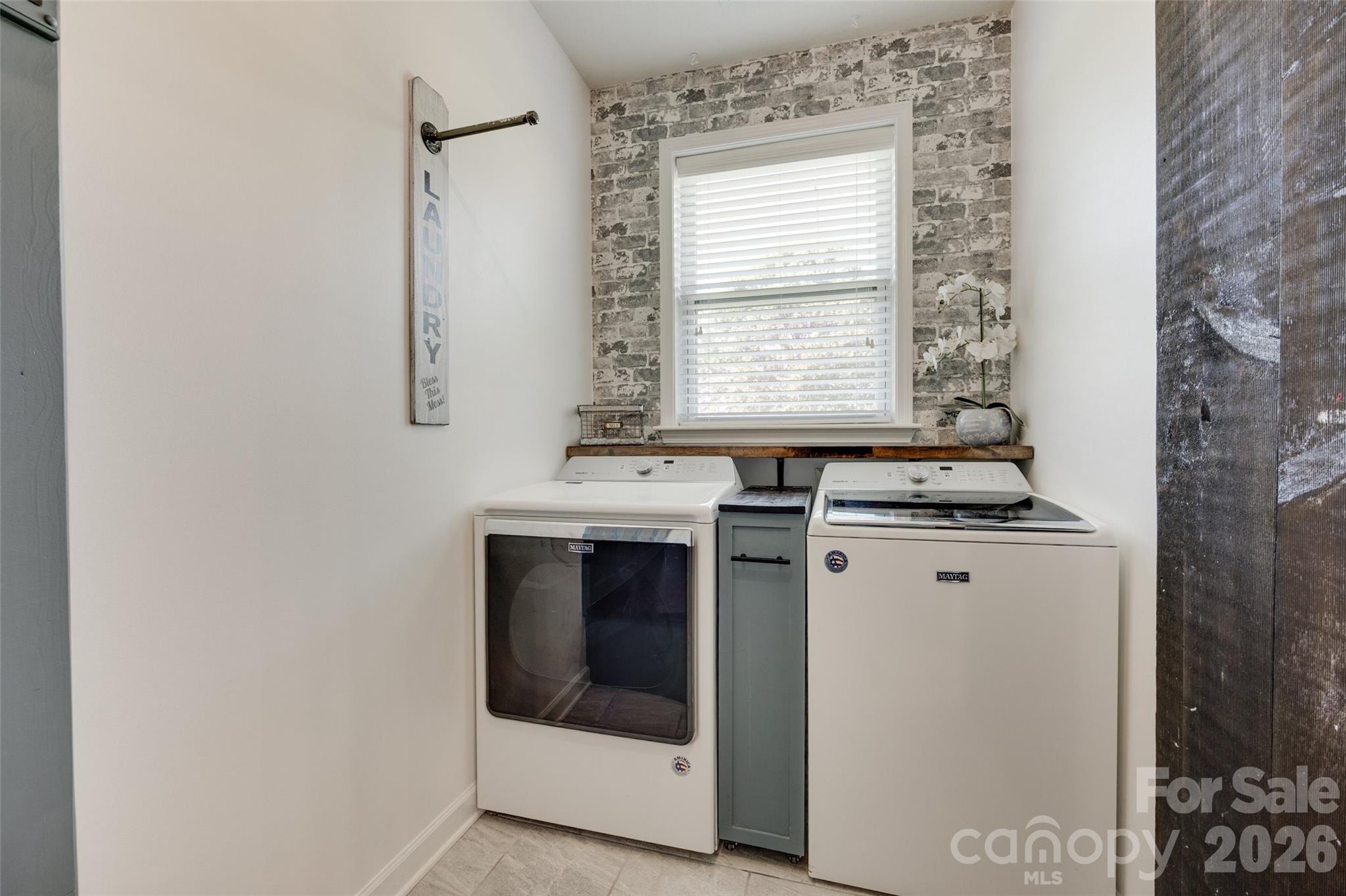 305 Laurel Bay Street NW — Concord
