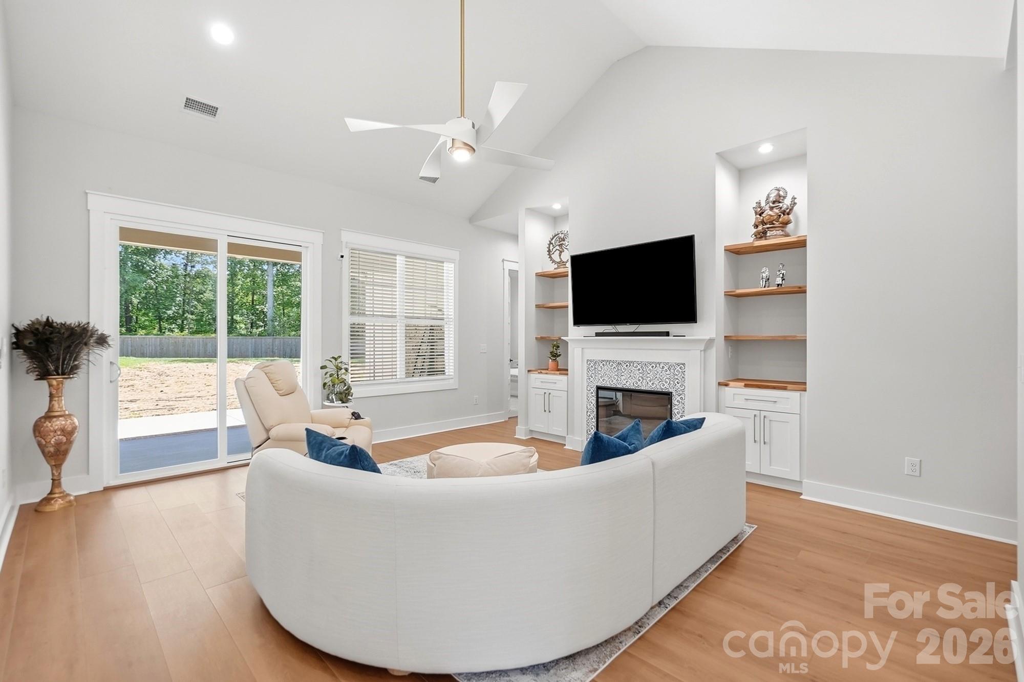 369 Sunderland Road — Belmont