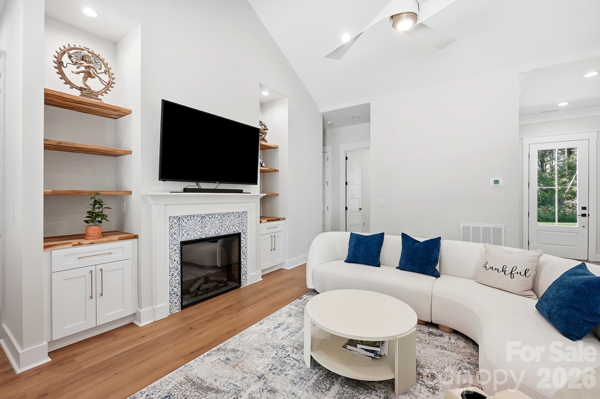 369 Sunderland Road — Belmont