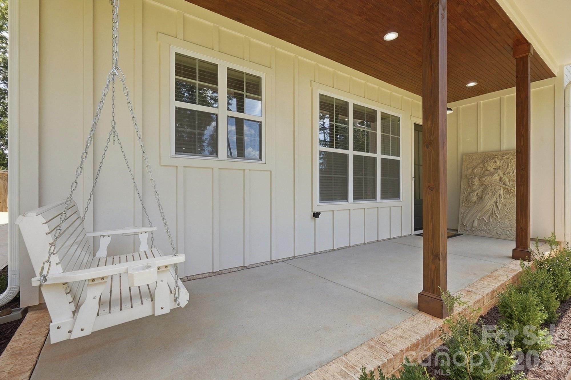 369 Sunderland Road — Belmont