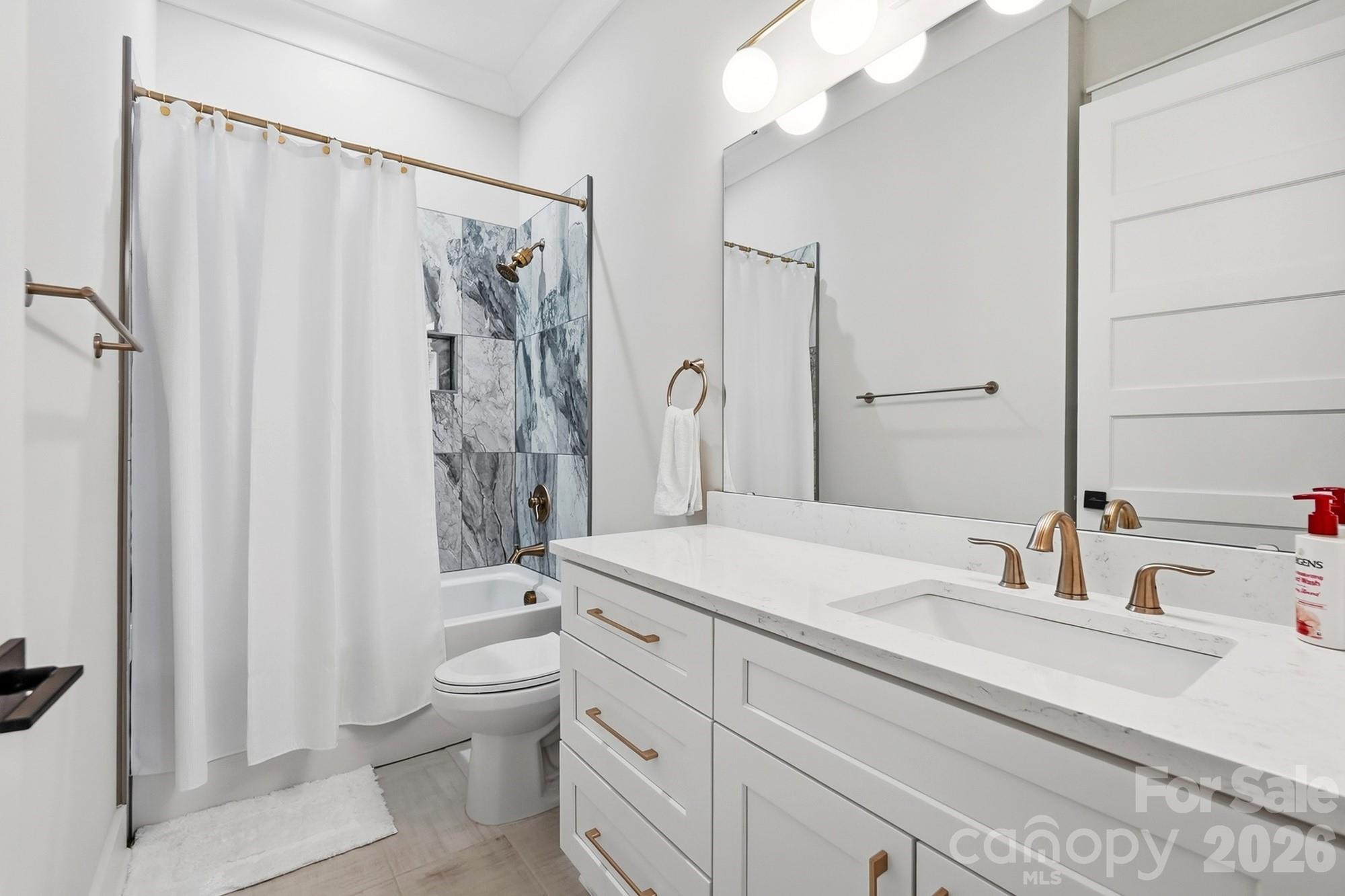 369 Sunderland Road — Belmont