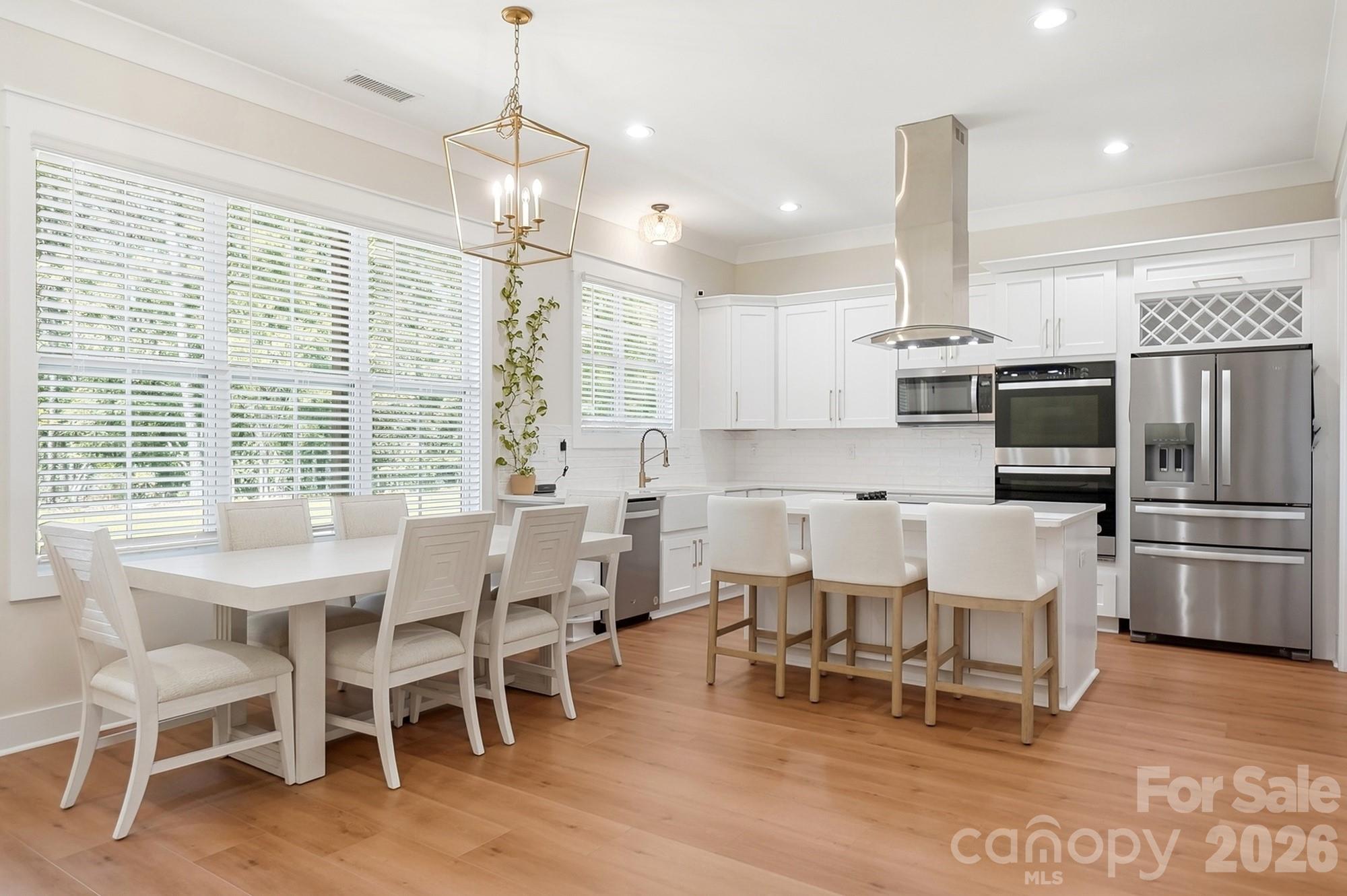 369 Sunderland Road — Belmont