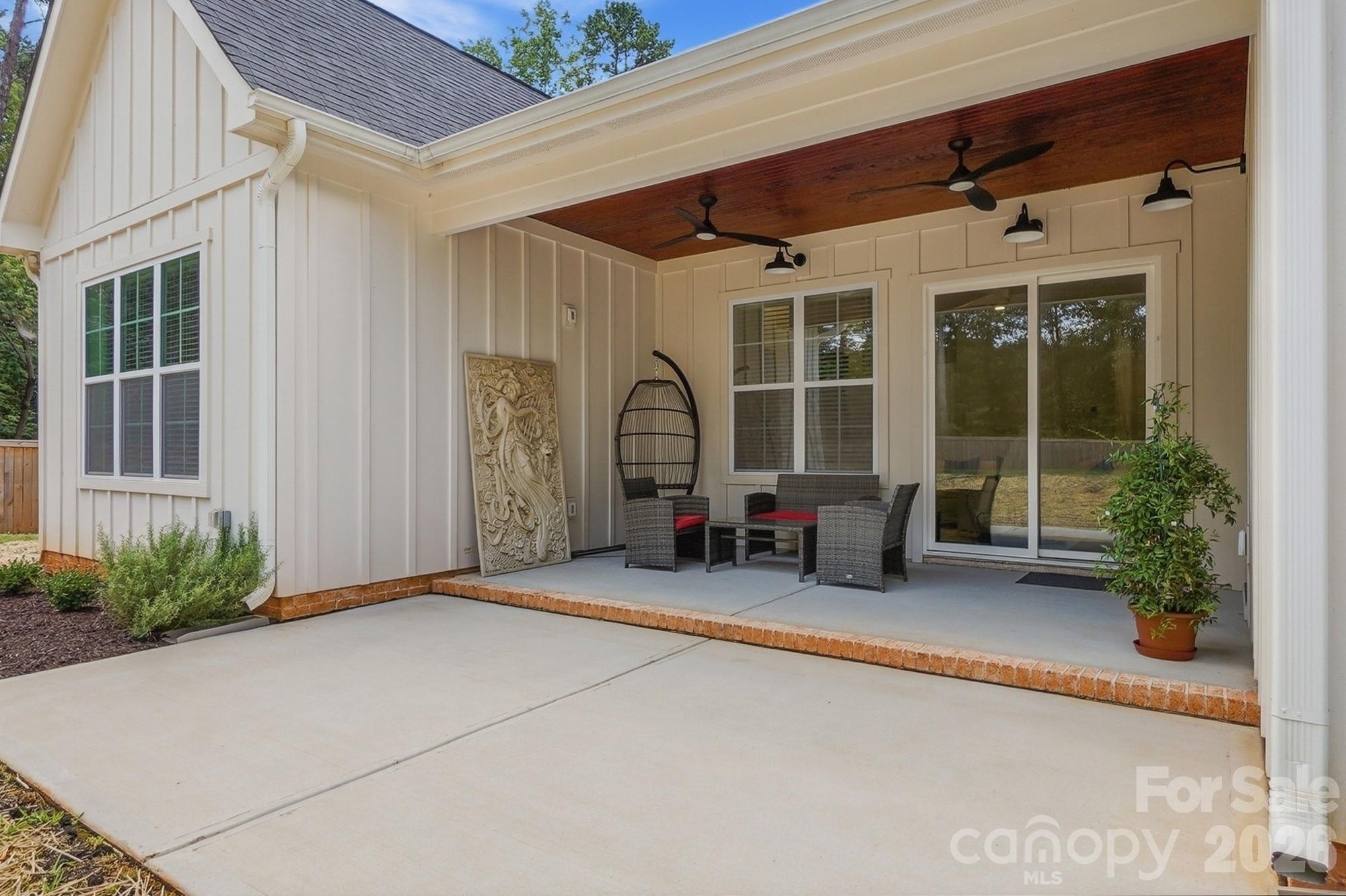369 Sunderland Road — Belmont
