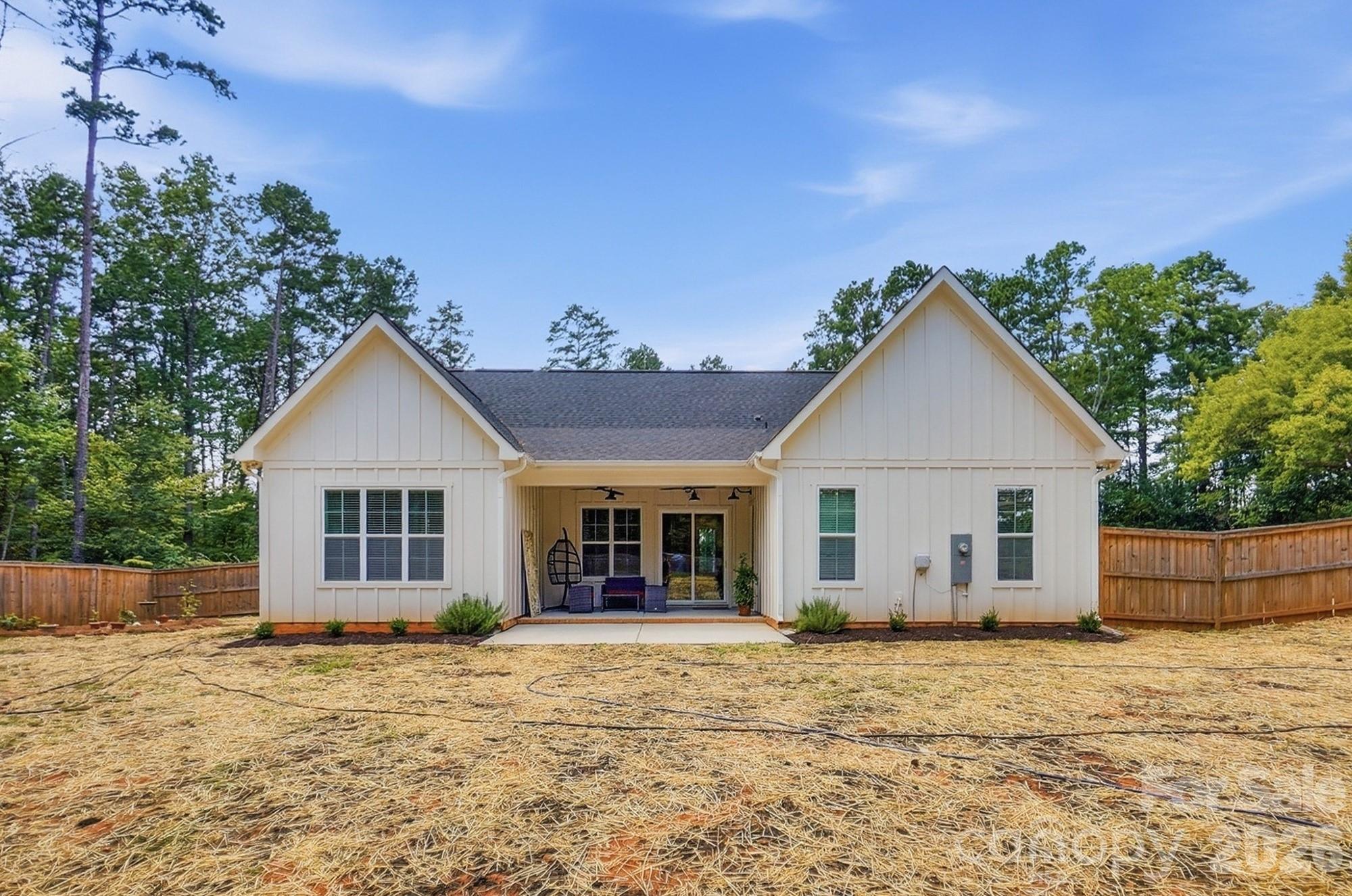 369 Sunderland Road — Belmont