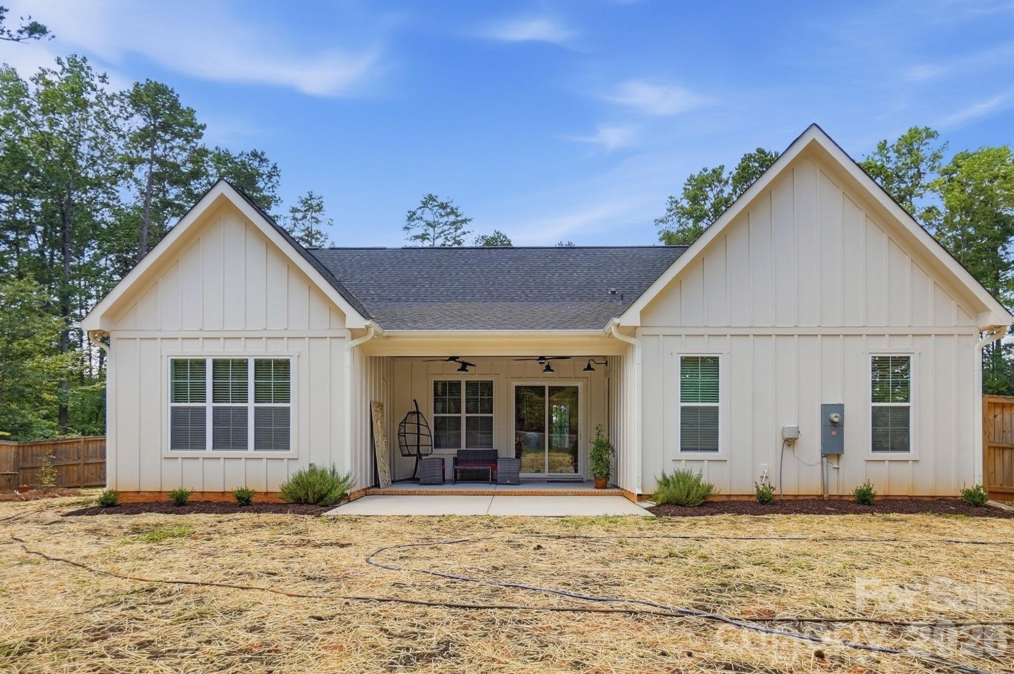 369 Sunderland Road — Belmont