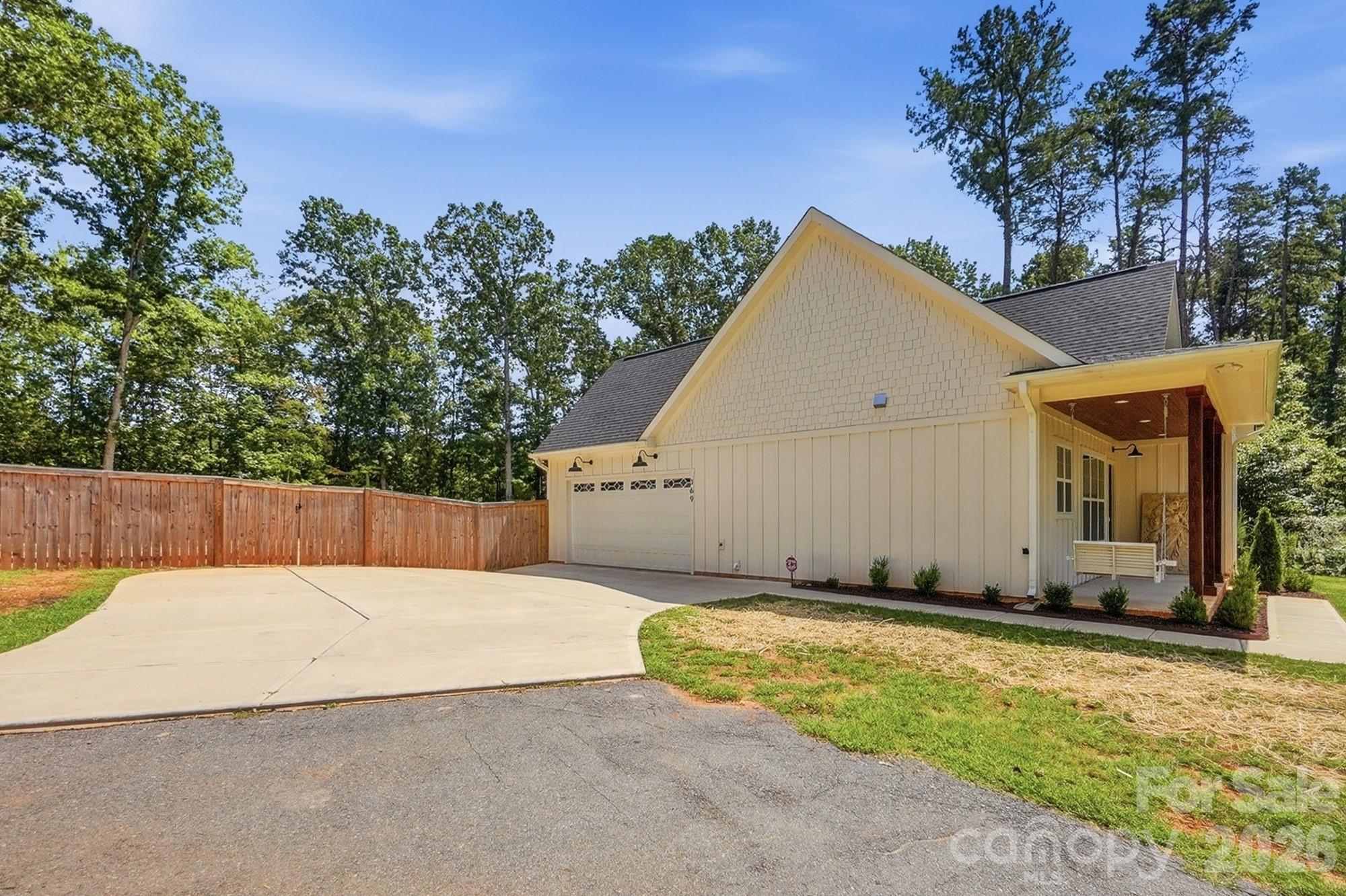 369 Sunderland Road — Belmont
