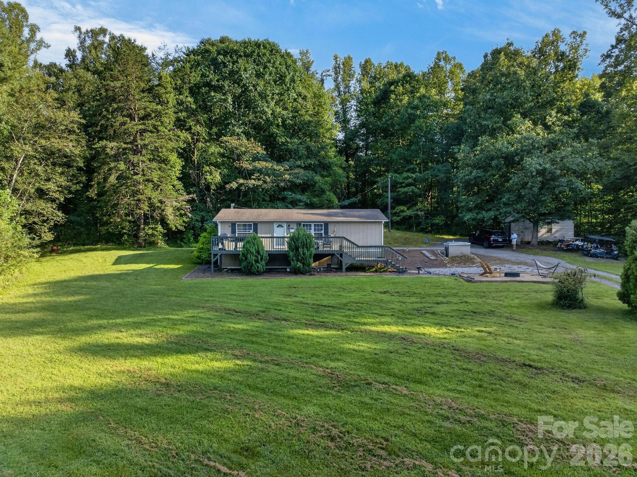2437 S Rosedale Drive — Lenoir