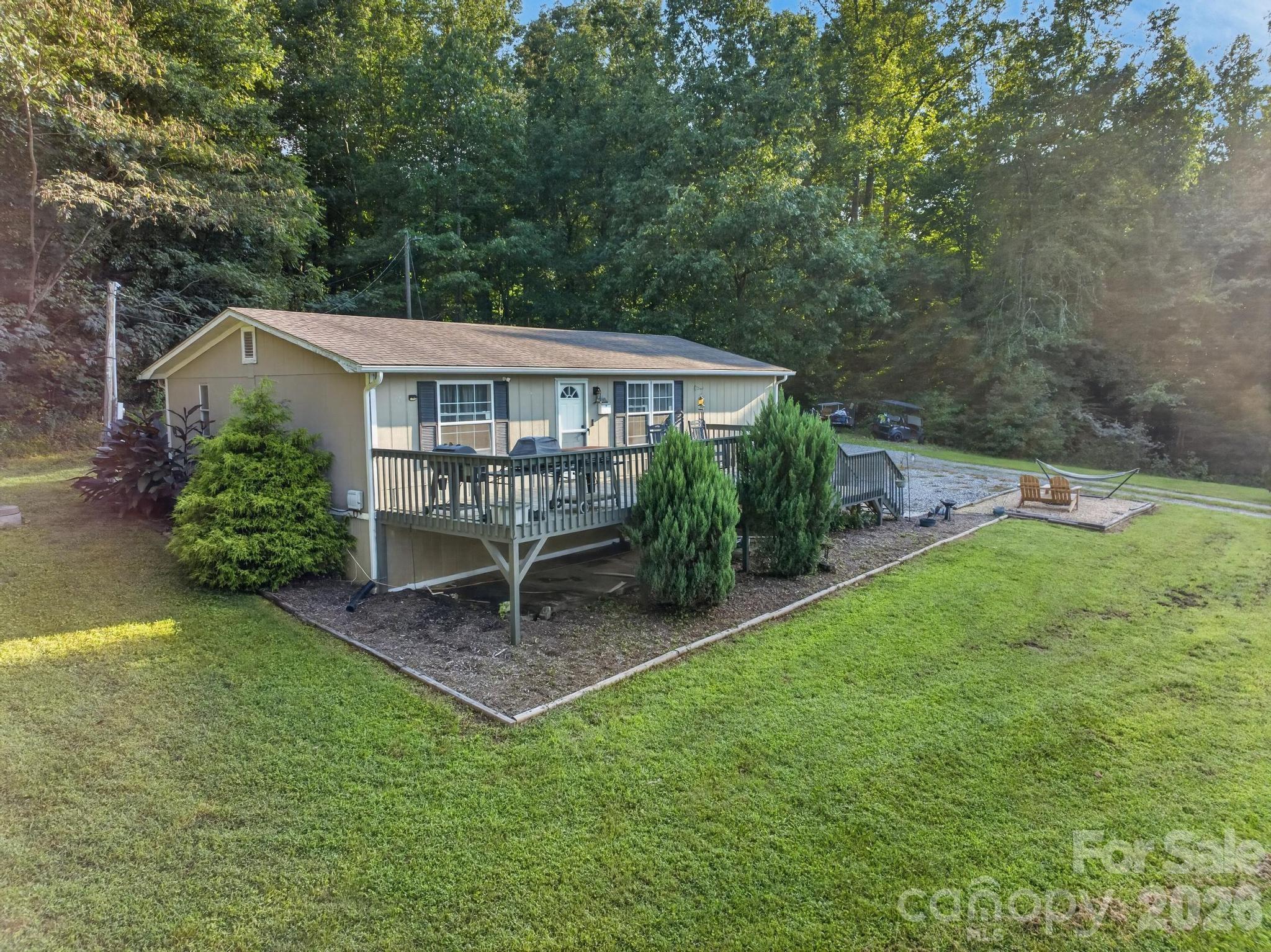 2437 S Rosedale Drive — Lenoir