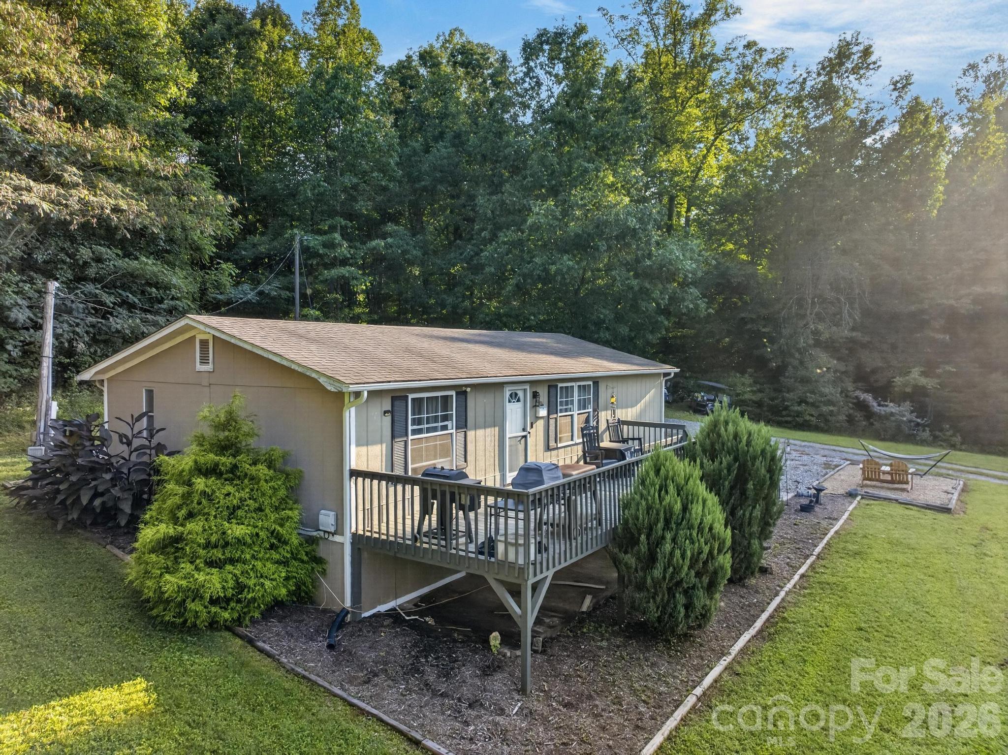 2437 S Rosedale Drive — Lenoir