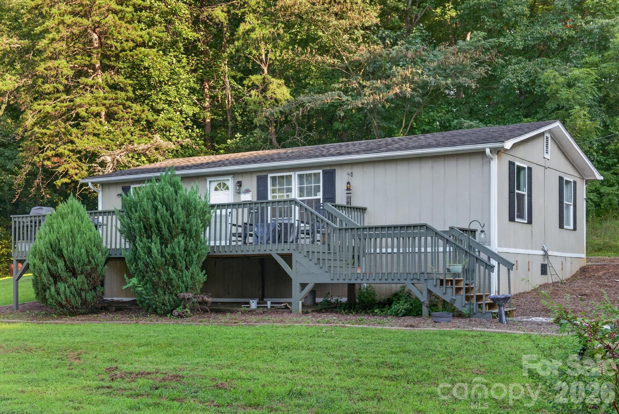 2437 S Rosedale Drive — Lenoir