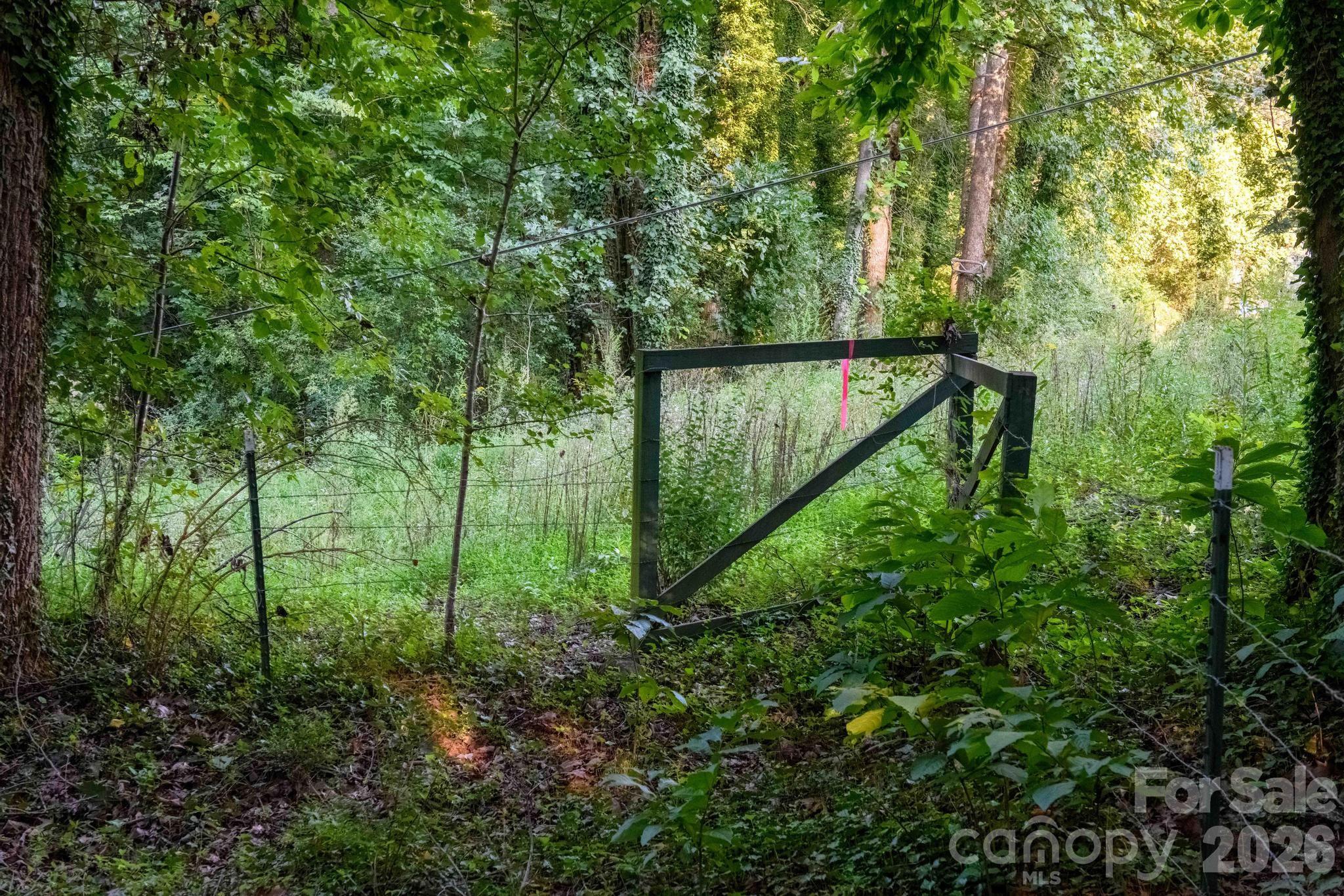 2437 S Rosedale Drive — Lenoir