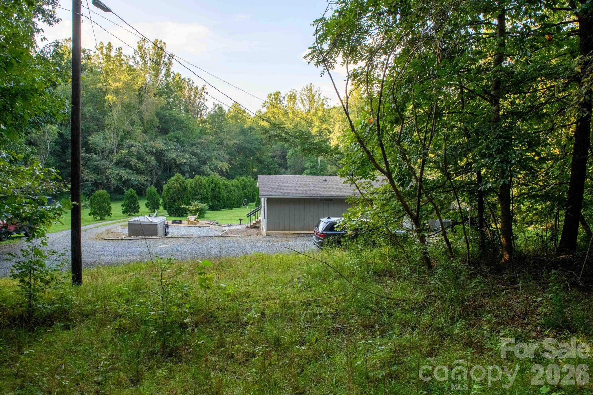 2437 S Rosedale Drive — Lenoir
