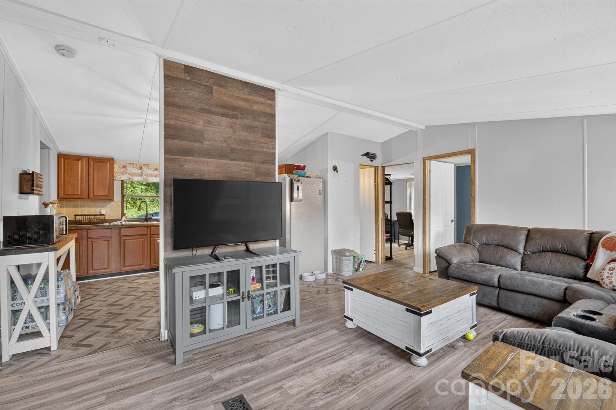 2437 S Rosedale Drive — Lenoir