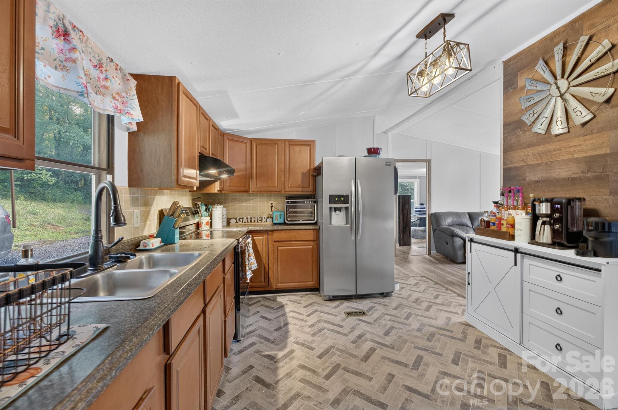 2437 S Rosedale Drive — Lenoir