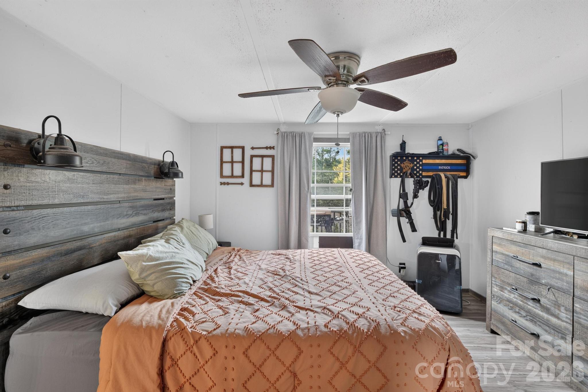 2437 S Rosedale Drive — Lenoir