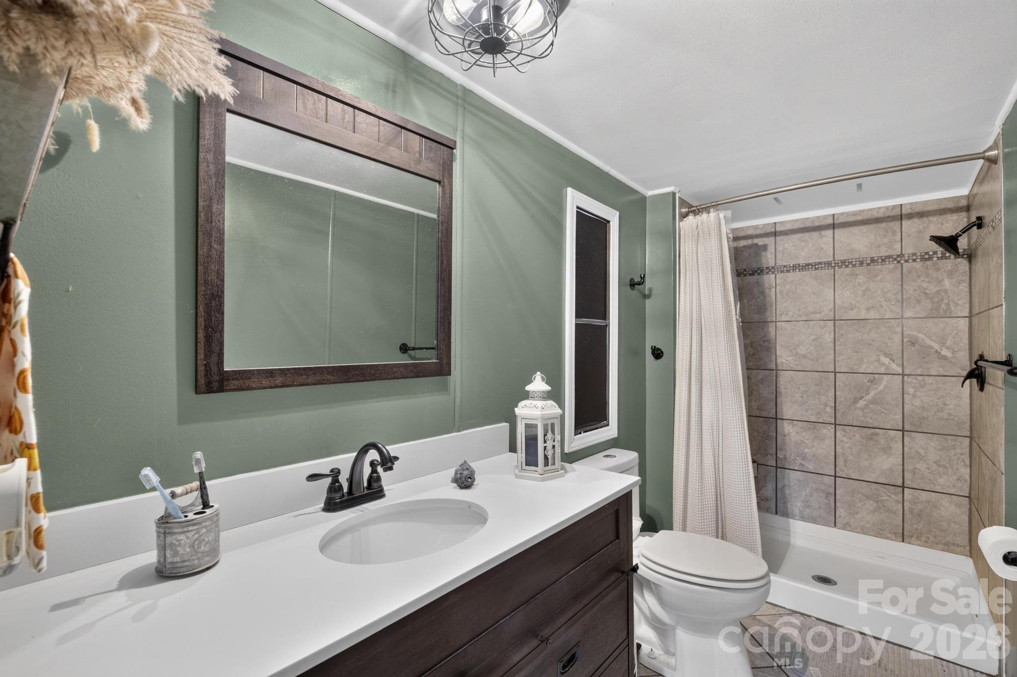 2437 S Rosedale Drive — Lenoir