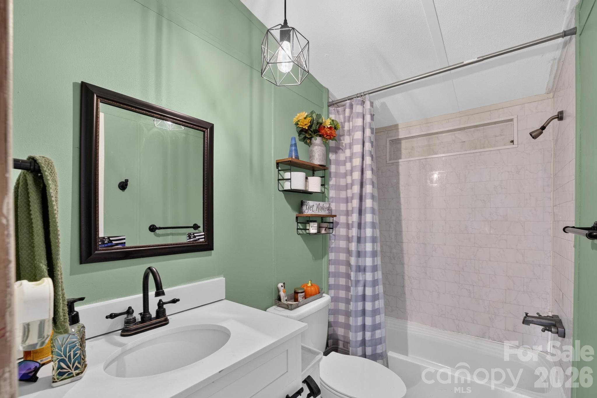 2437 S Rosedale Drive — Lenoir