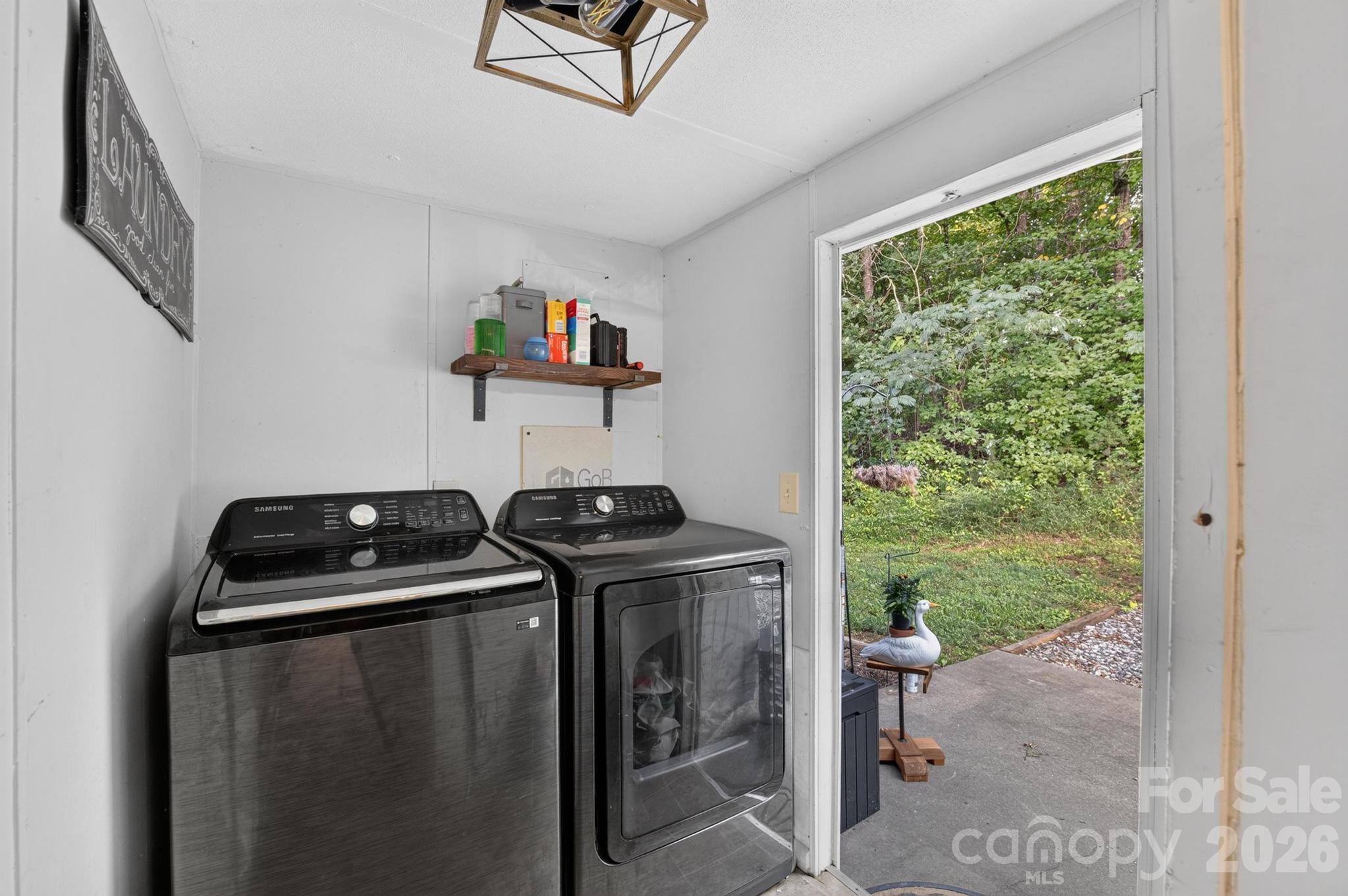 2437 S Rosedale Drive — Lenoir