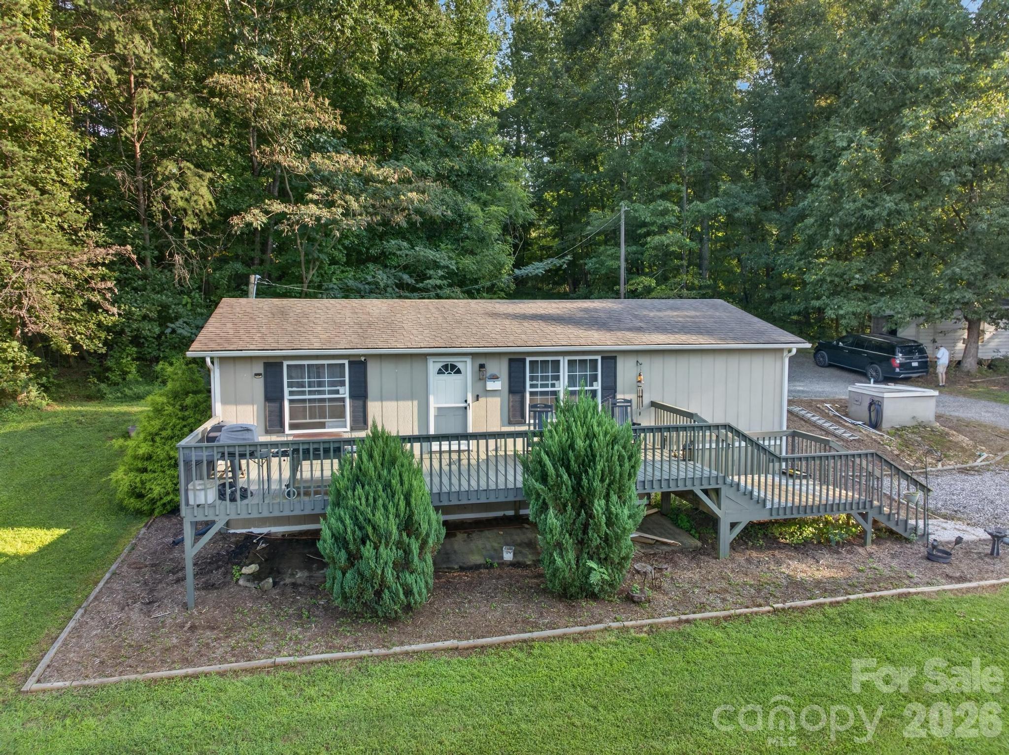 2437 S Rosedale Drive — Lenoir
