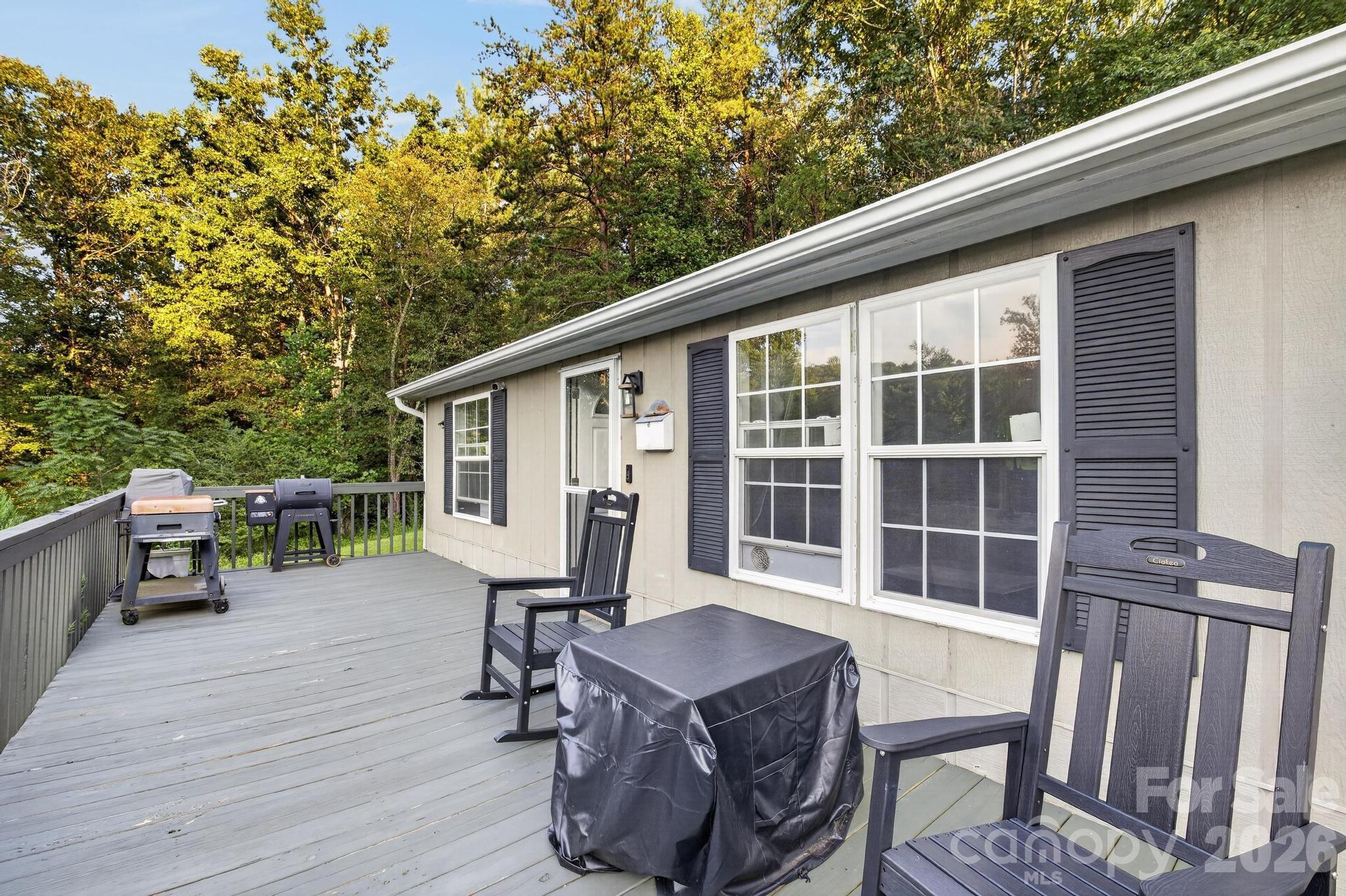 2437 S Rosedale Drive — Lenoir